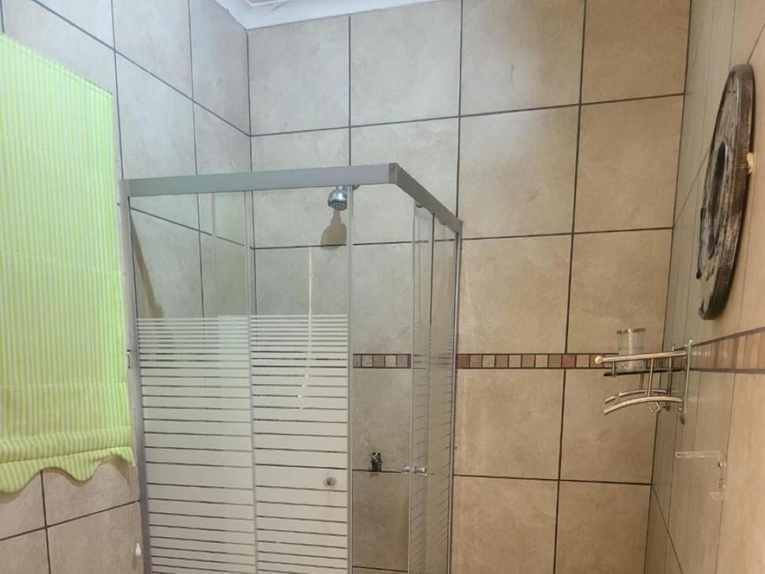Single Room - Photo 8