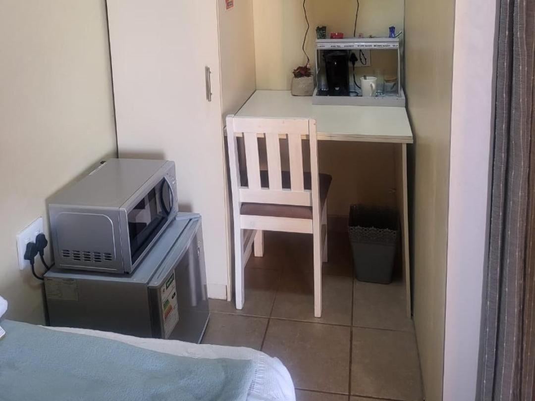 Single Room photo 3