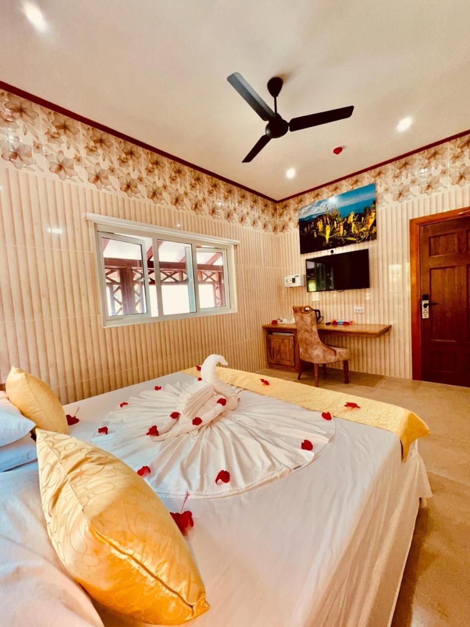 Double Room with Mountain View - Photo 2