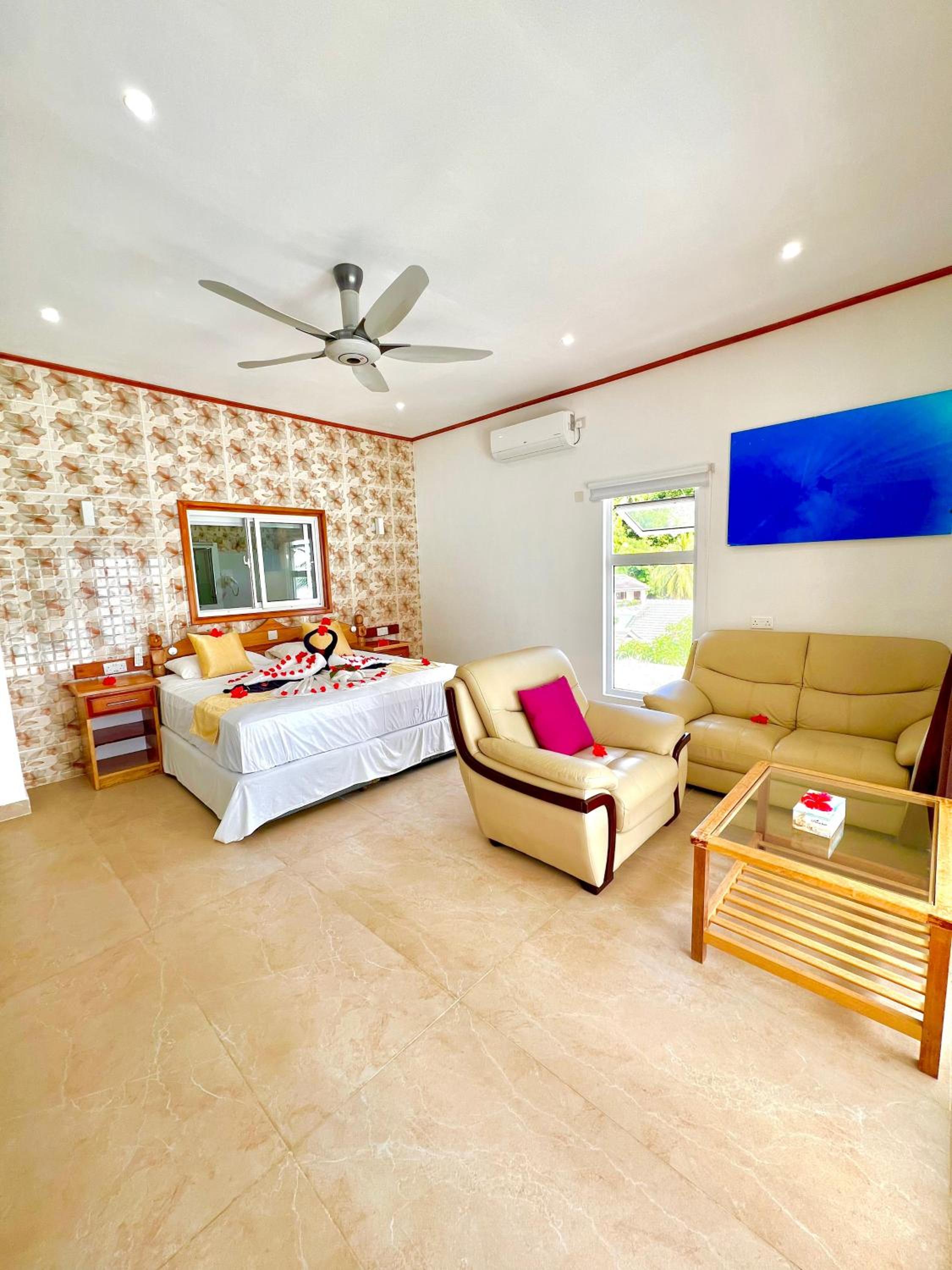 Family Room - Photo 2