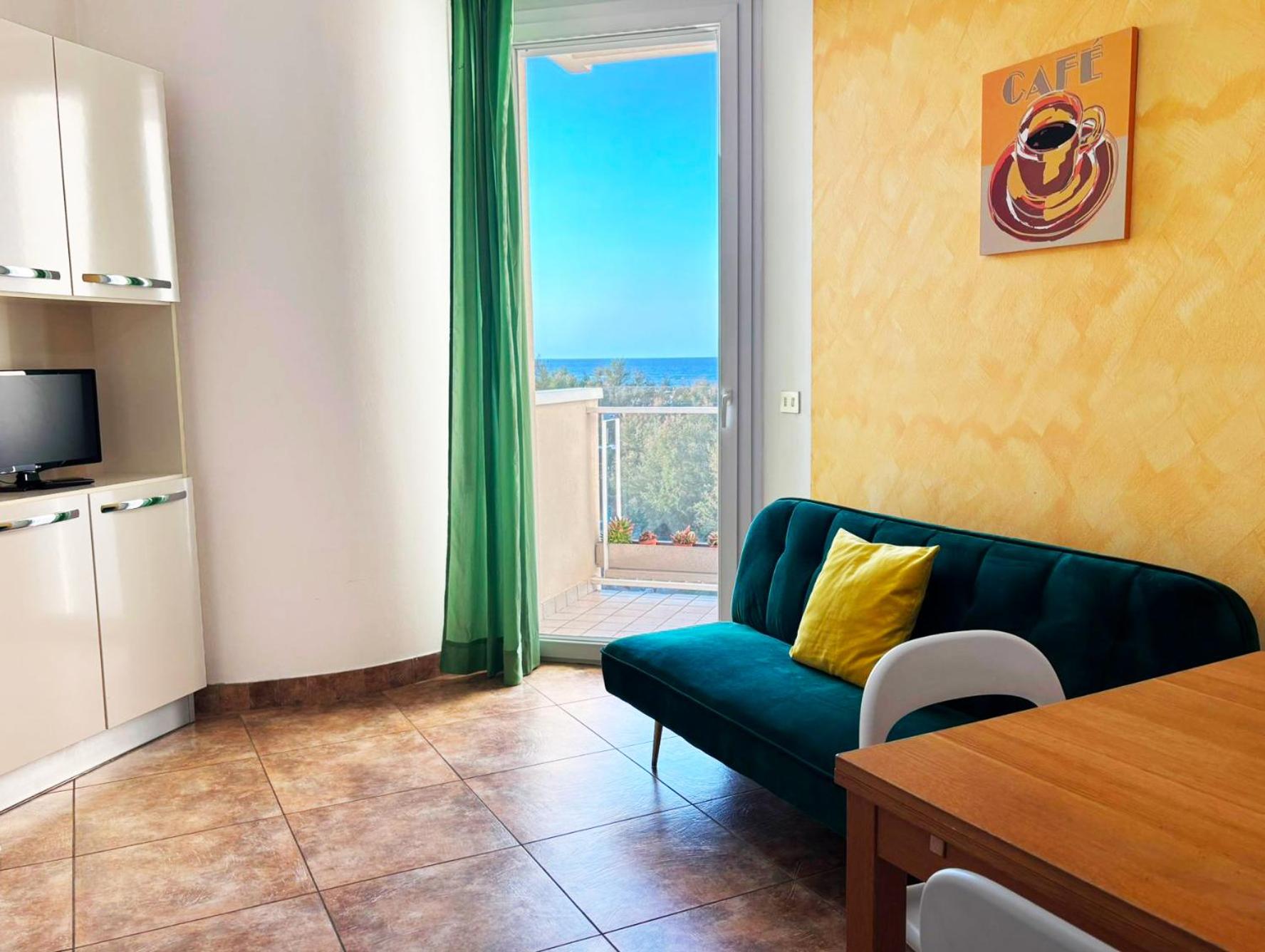 Two-Bedroom Apartment with Sea View - Photo 6