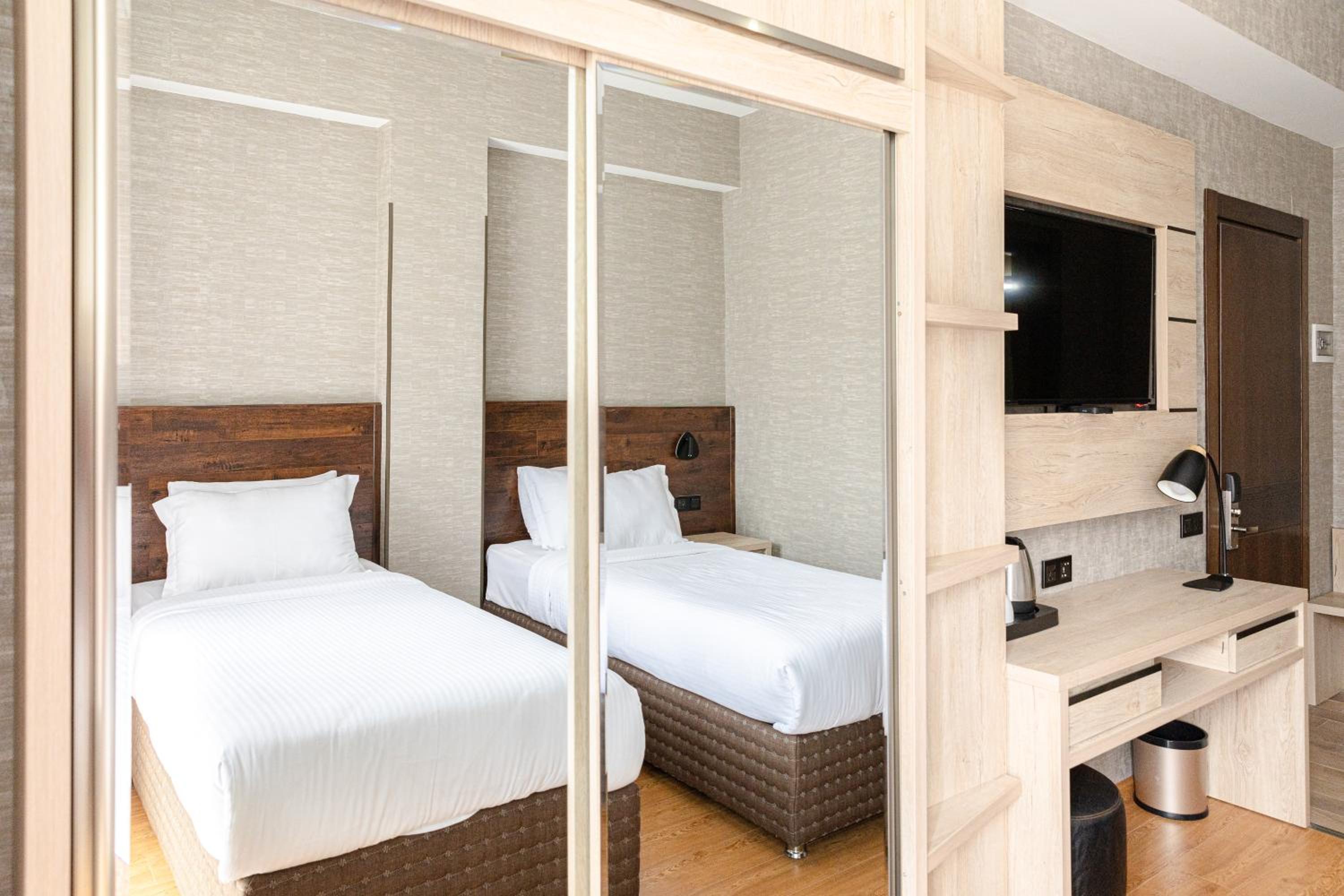 Standard Double or Twin Room - Photo 2