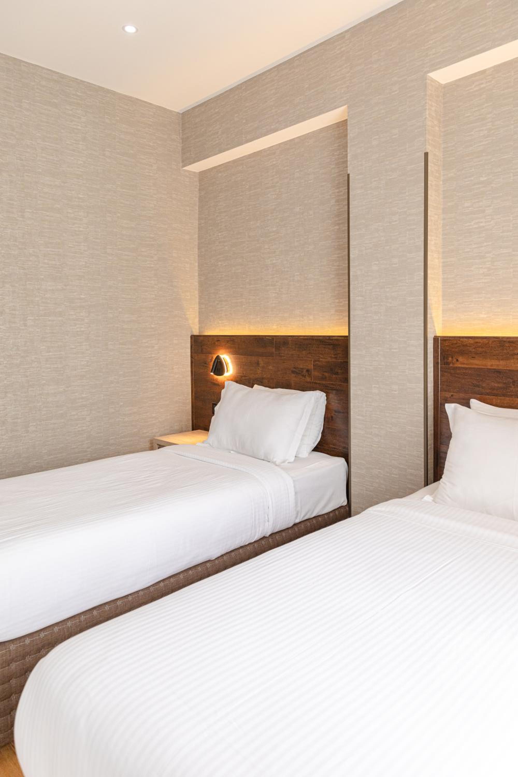 Standard Double or Twin Room - Photo 3