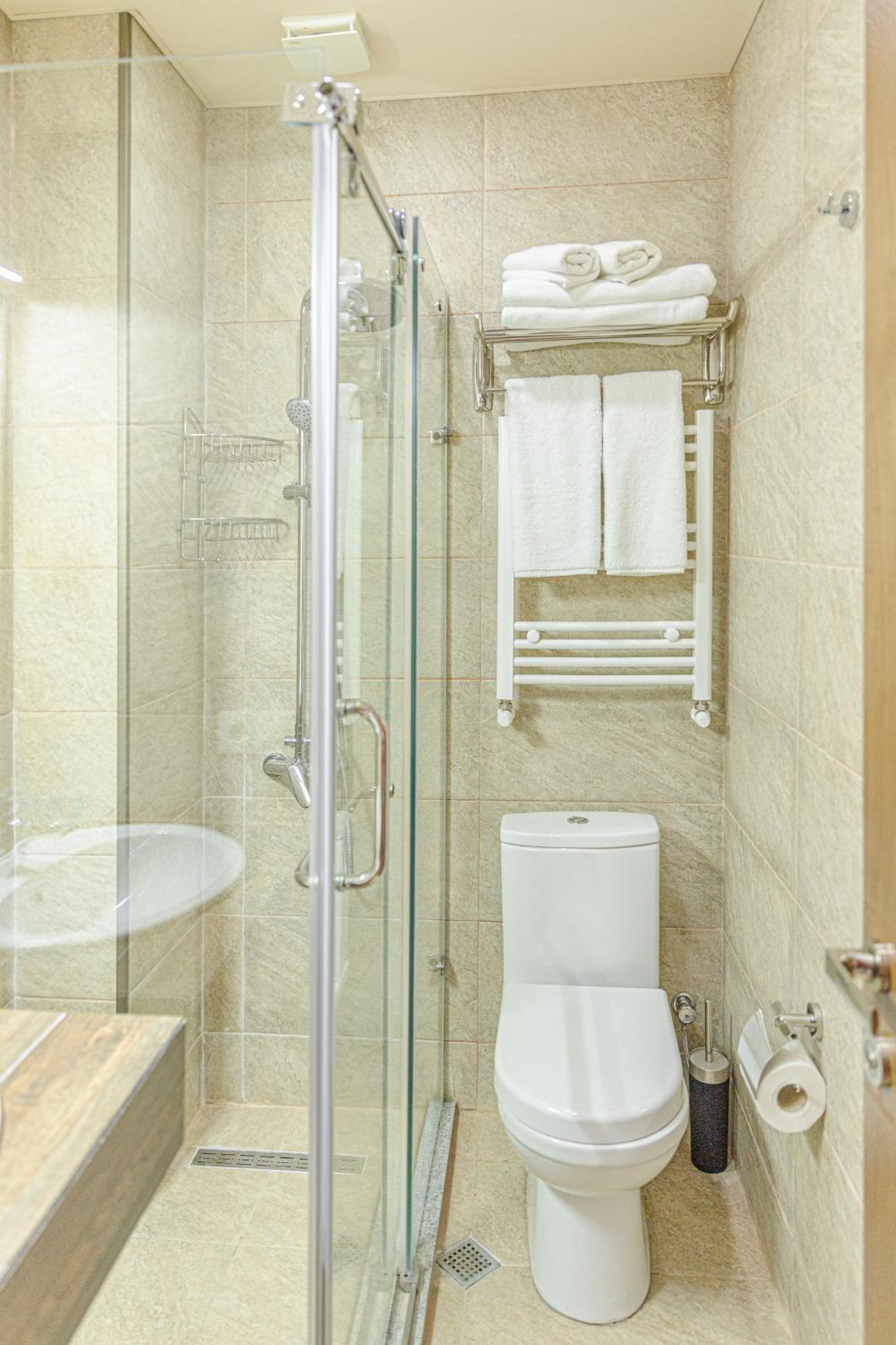 Standard Double or Twin Room - Photo 7