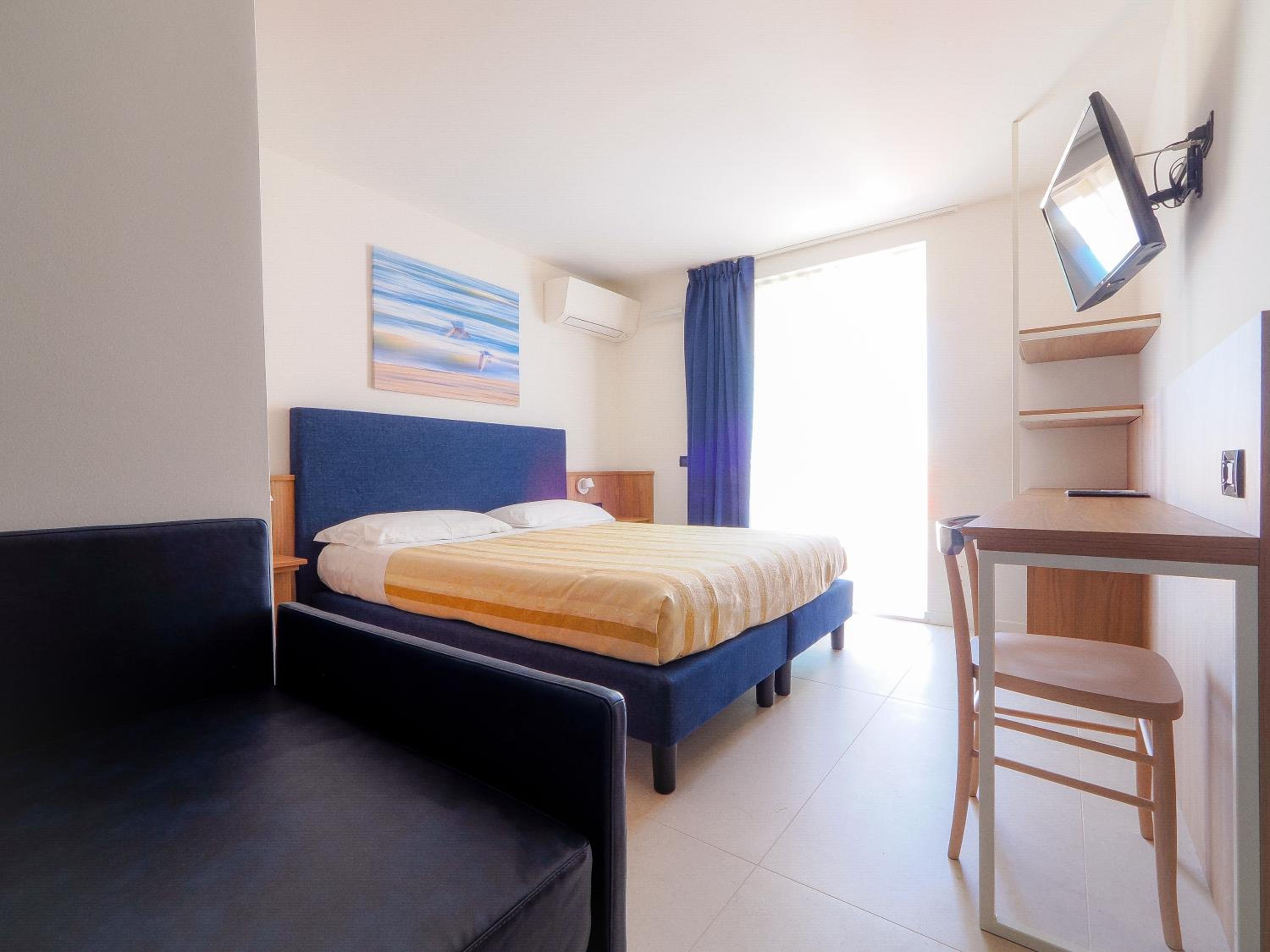 Triple Room with Terrace photo 3