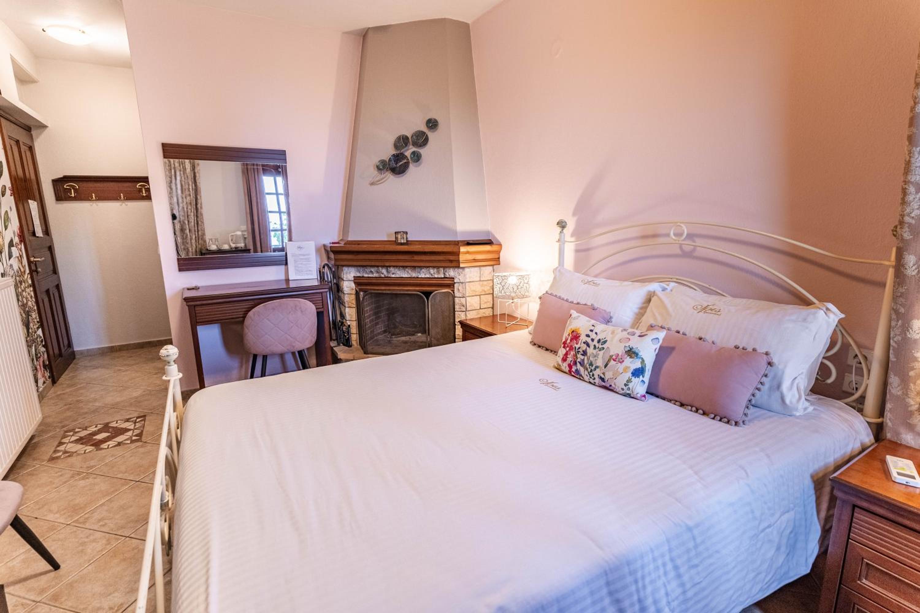 Double Room with Fireplace - Photo 1