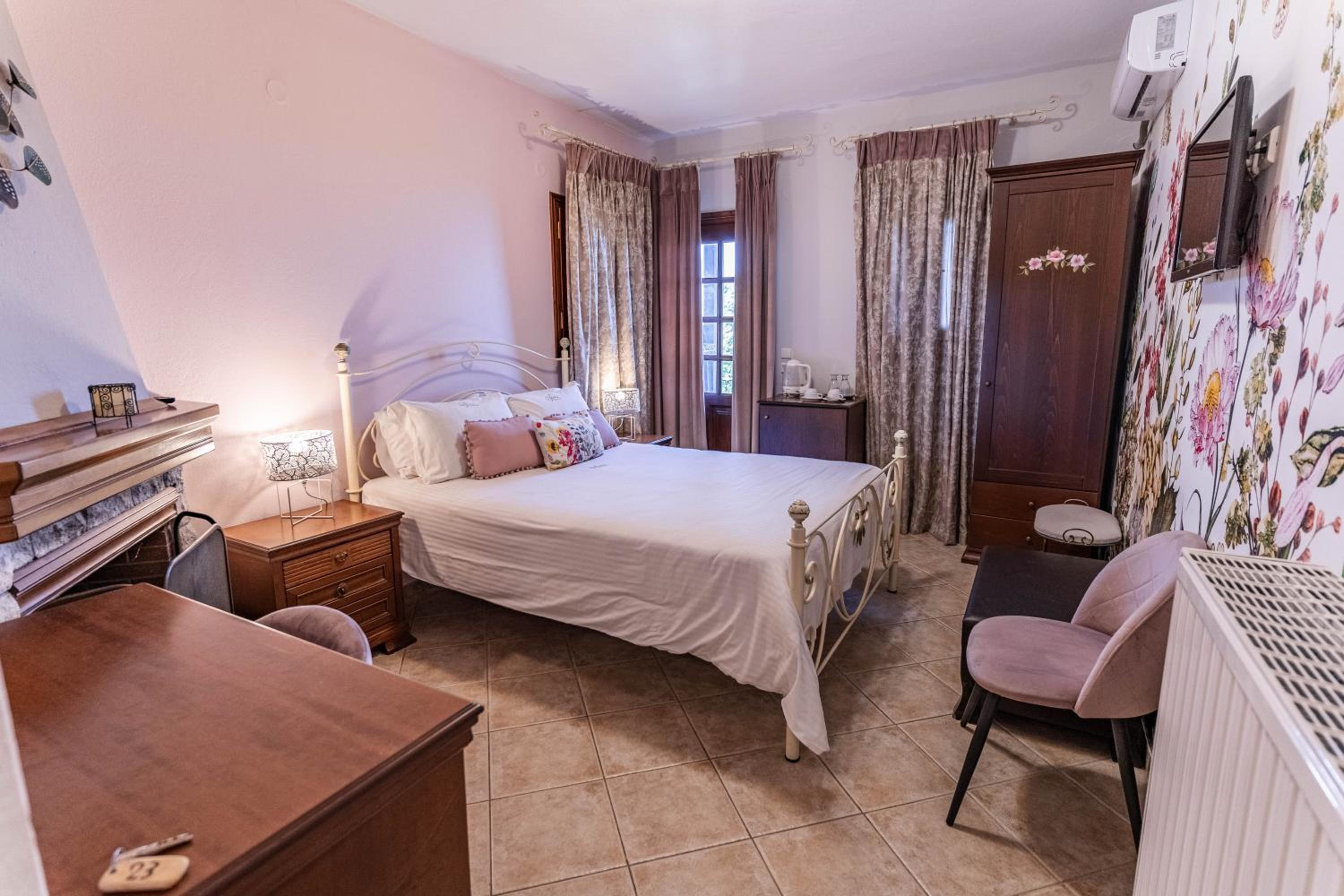Double Room with Fireplace - Photo 3