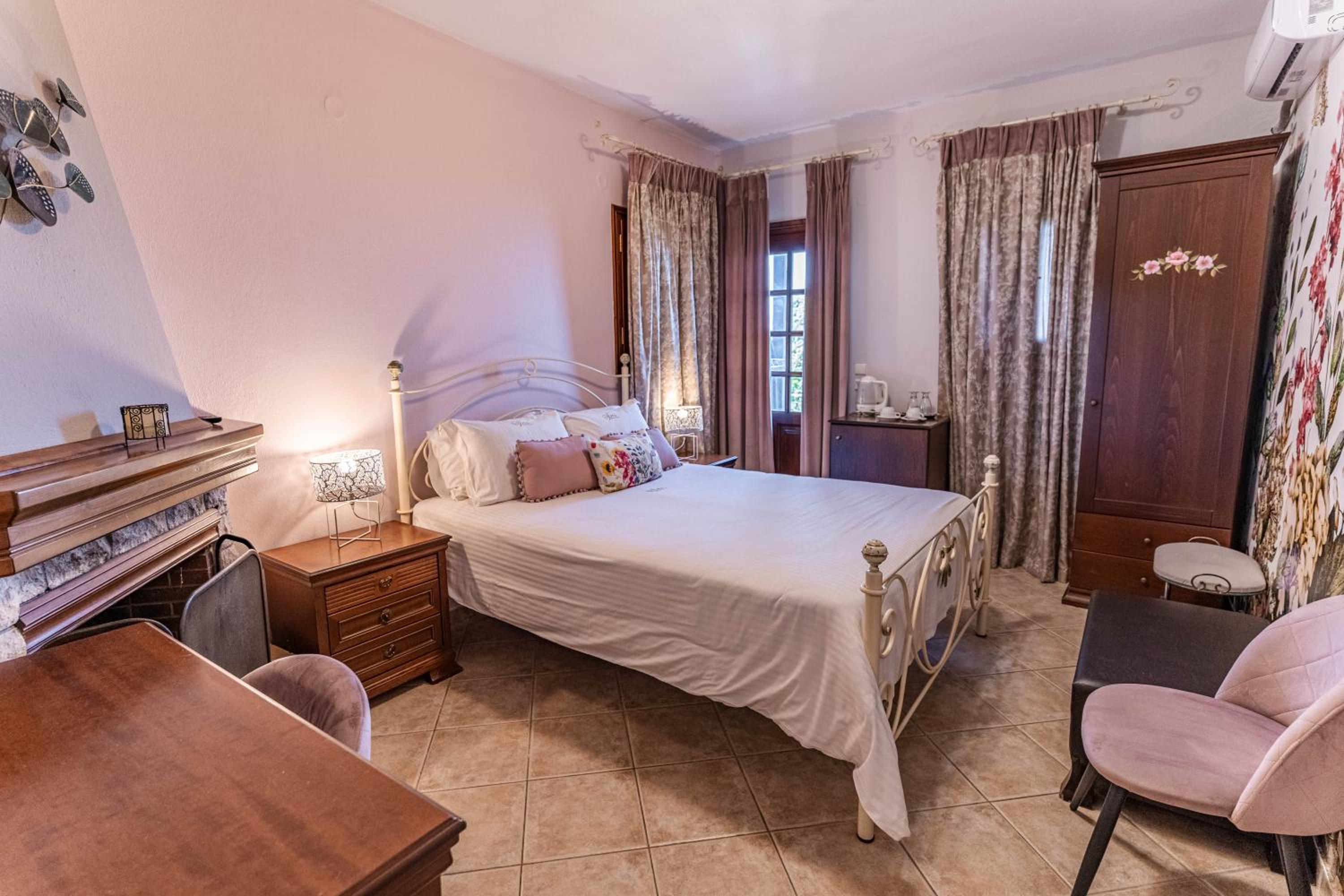 Double Room with Fireplace - Photo 7