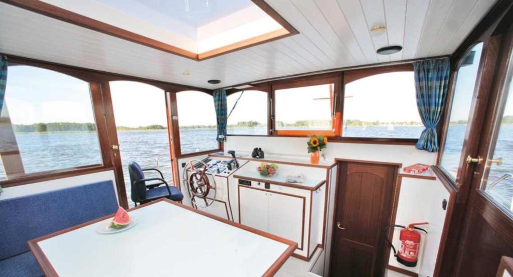 Cabin charter sleep in the Harbor photo 2