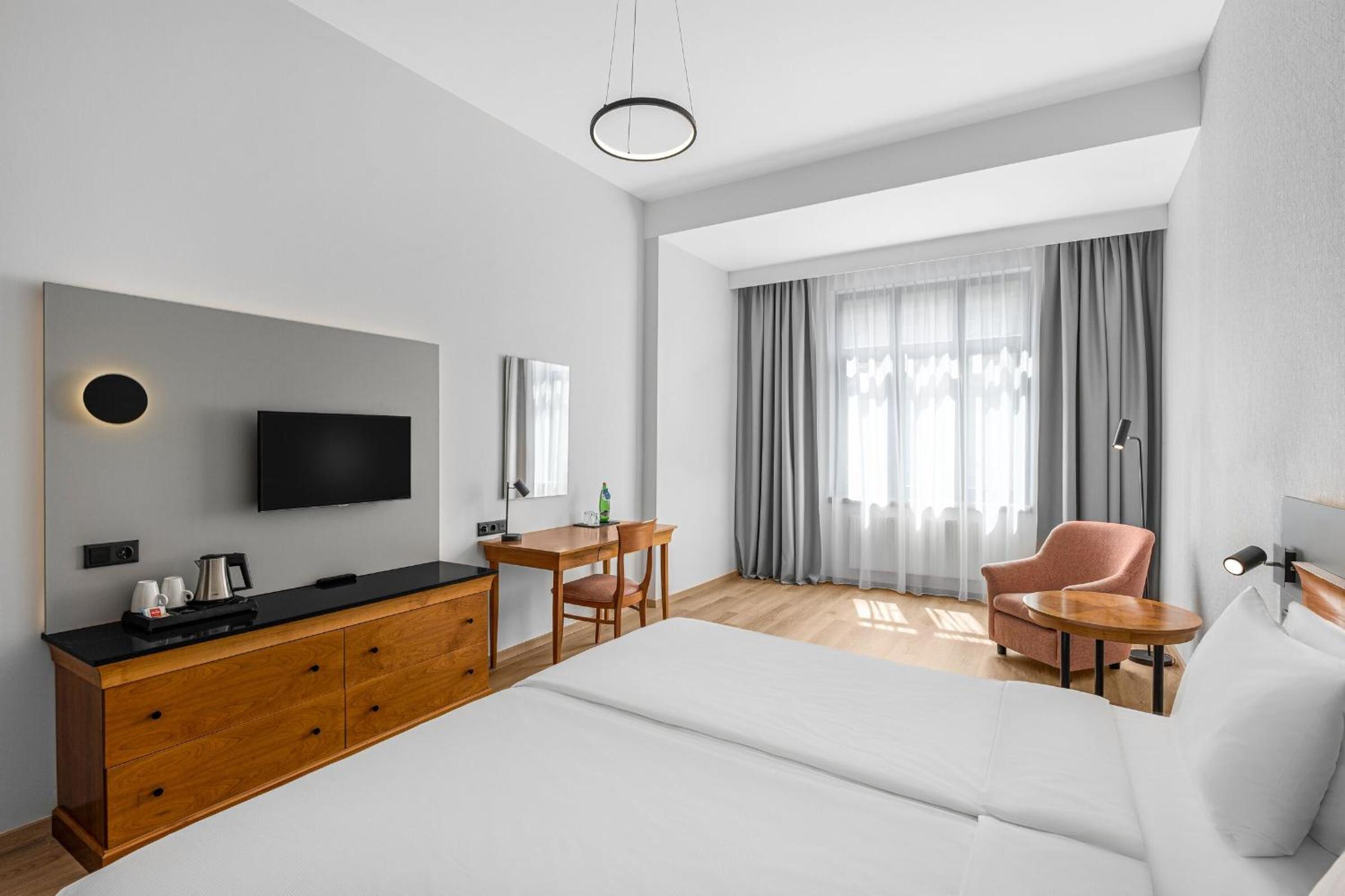 Superior Plus Double Room thumbnail 5
