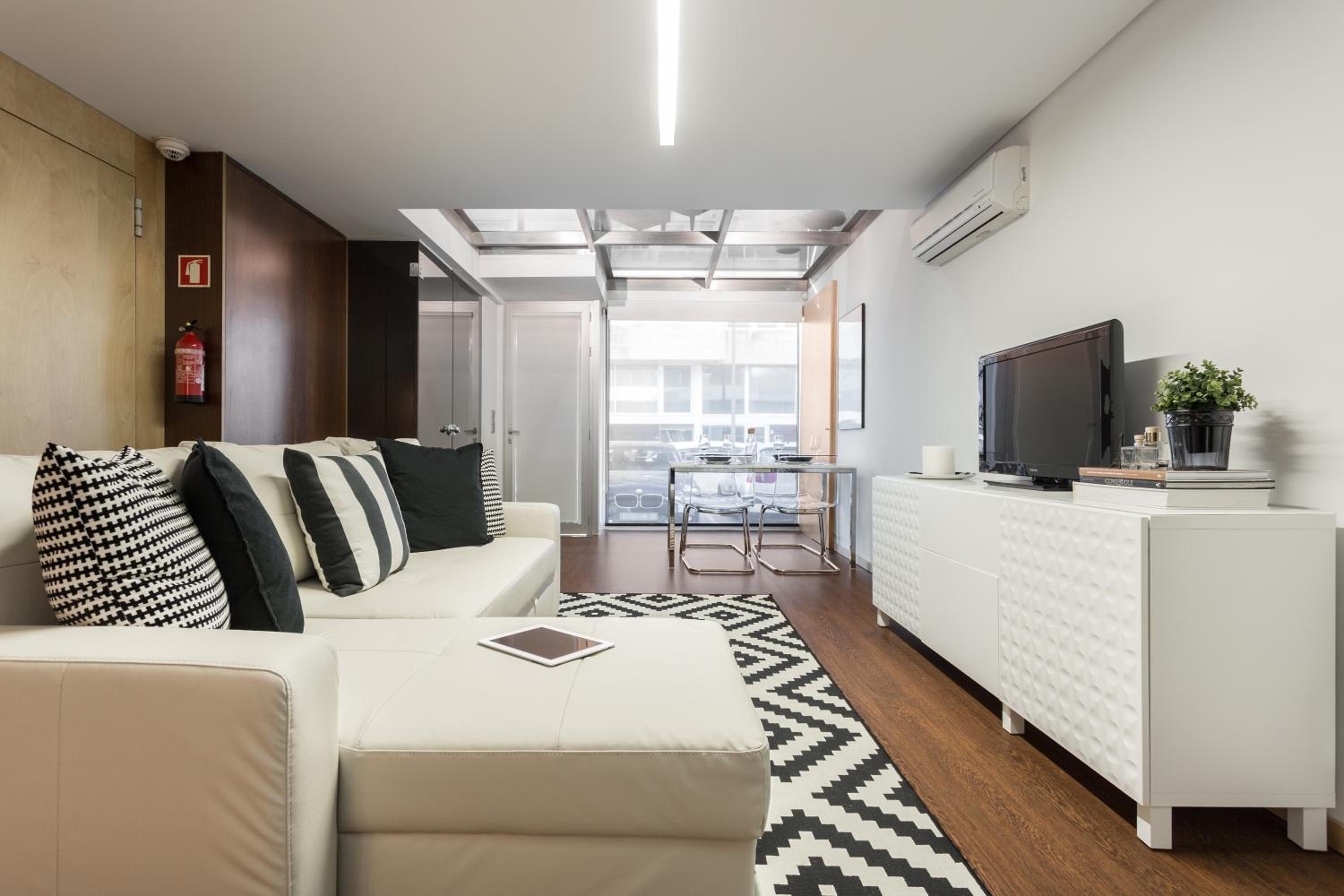 Loft - Photo 2