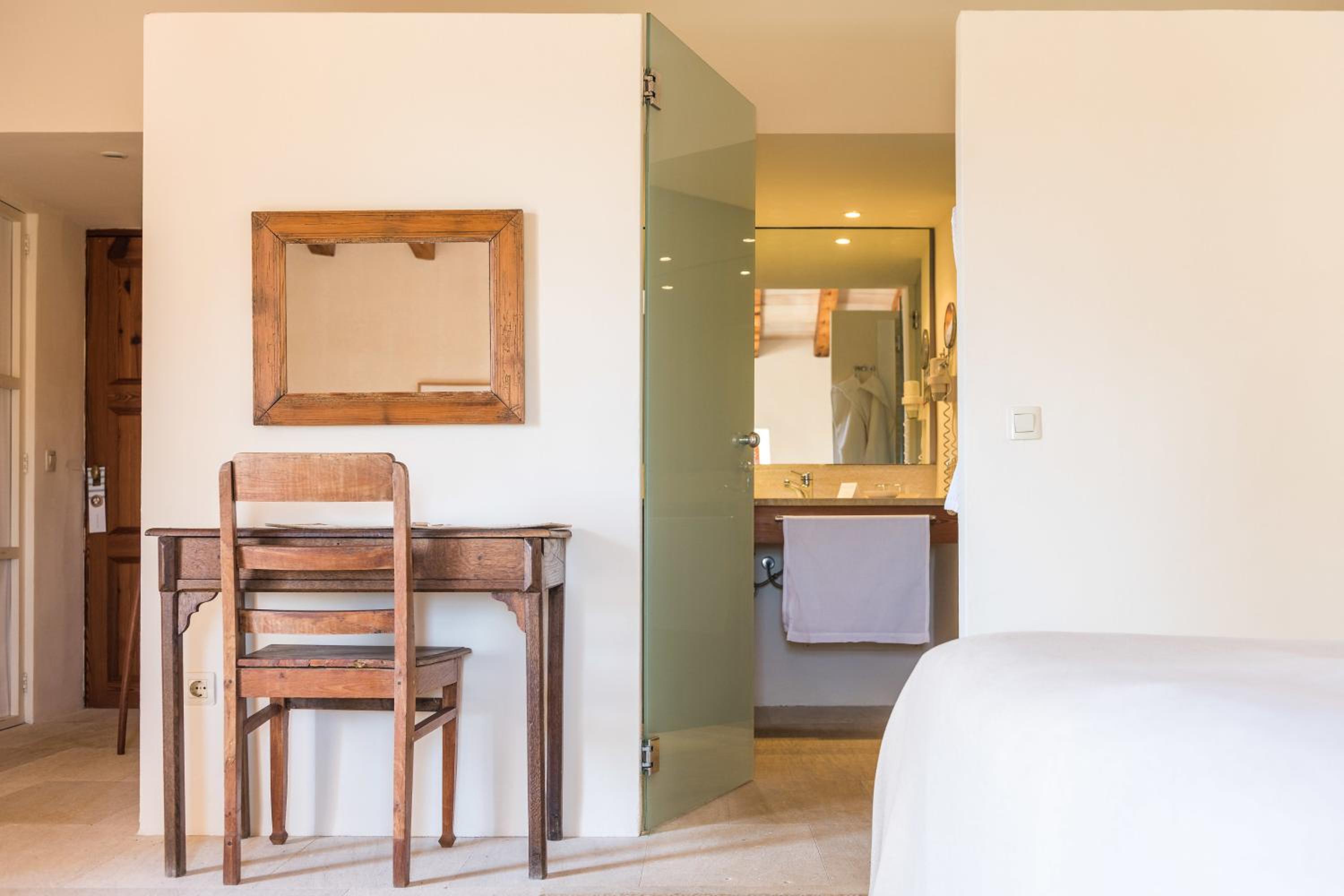 Junior Suite with Mountain View Junior Suite with Mountain View