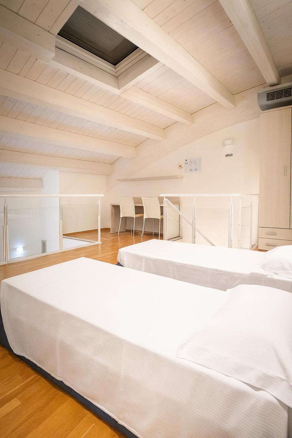 Large Double or Twin Room photo 2
