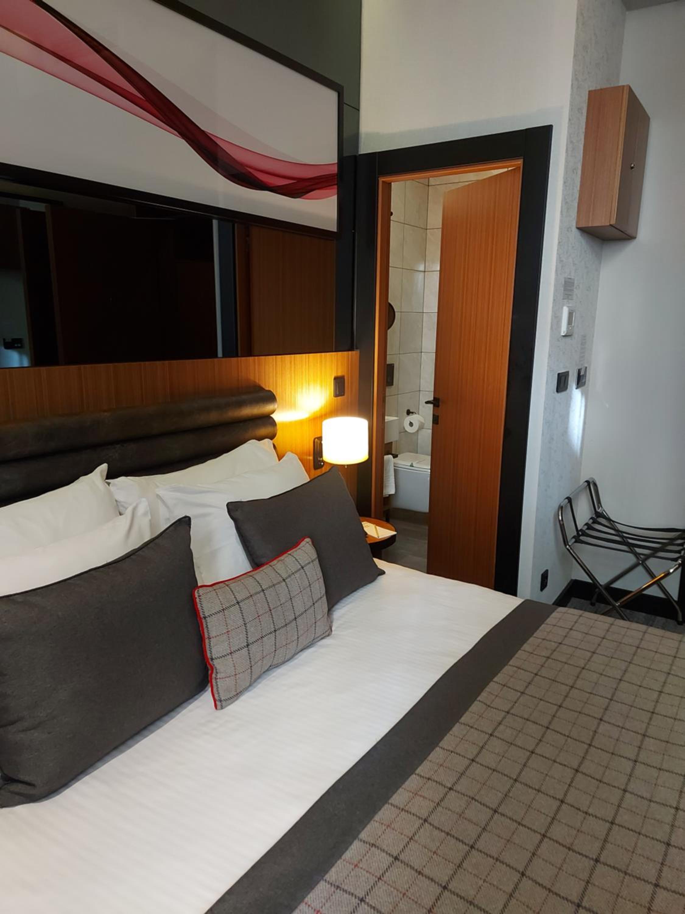 Economy Queen Room - Non-Smoking