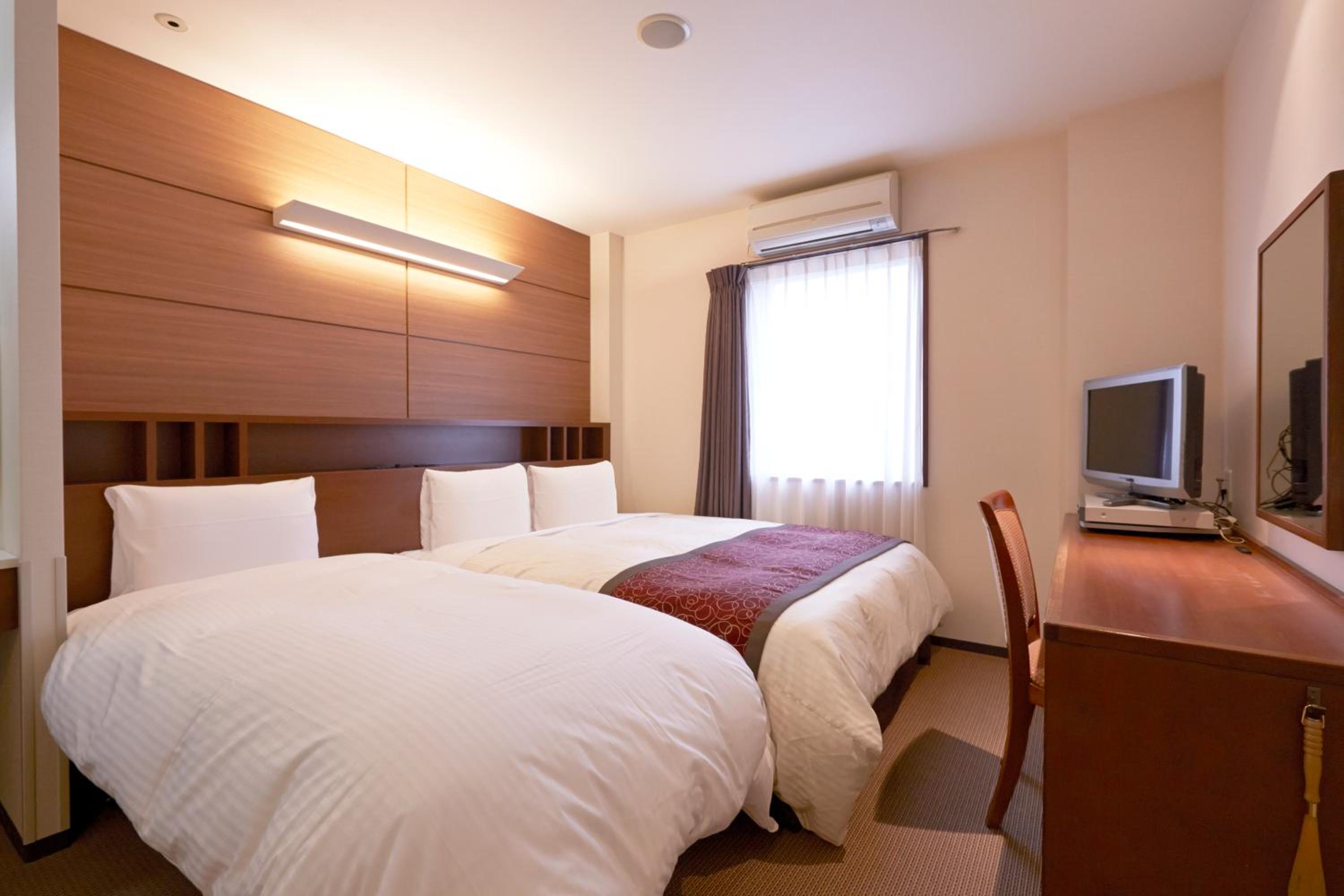 Double Room with Extra Bed - Non-Smoking photo 3