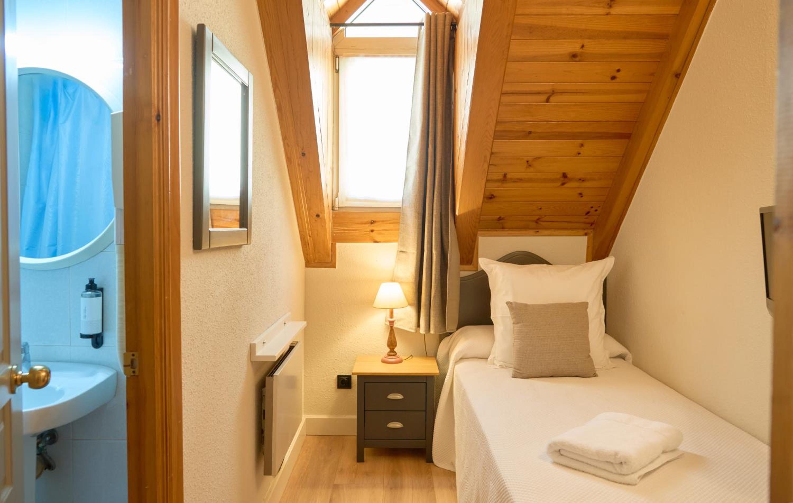 Single Room photo 2