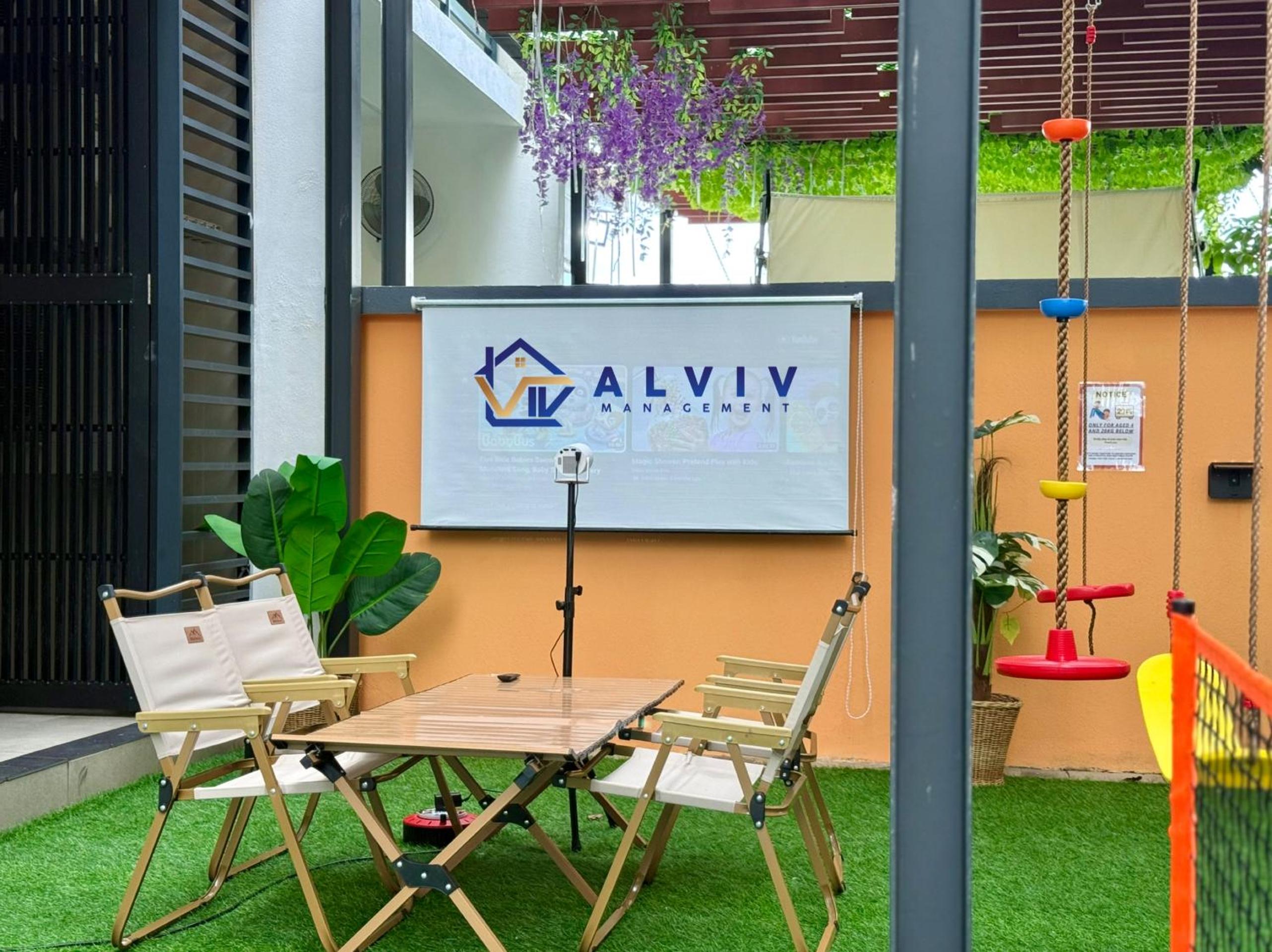 Three-Bedroom Premium Apartment with Balcony - Photo 9