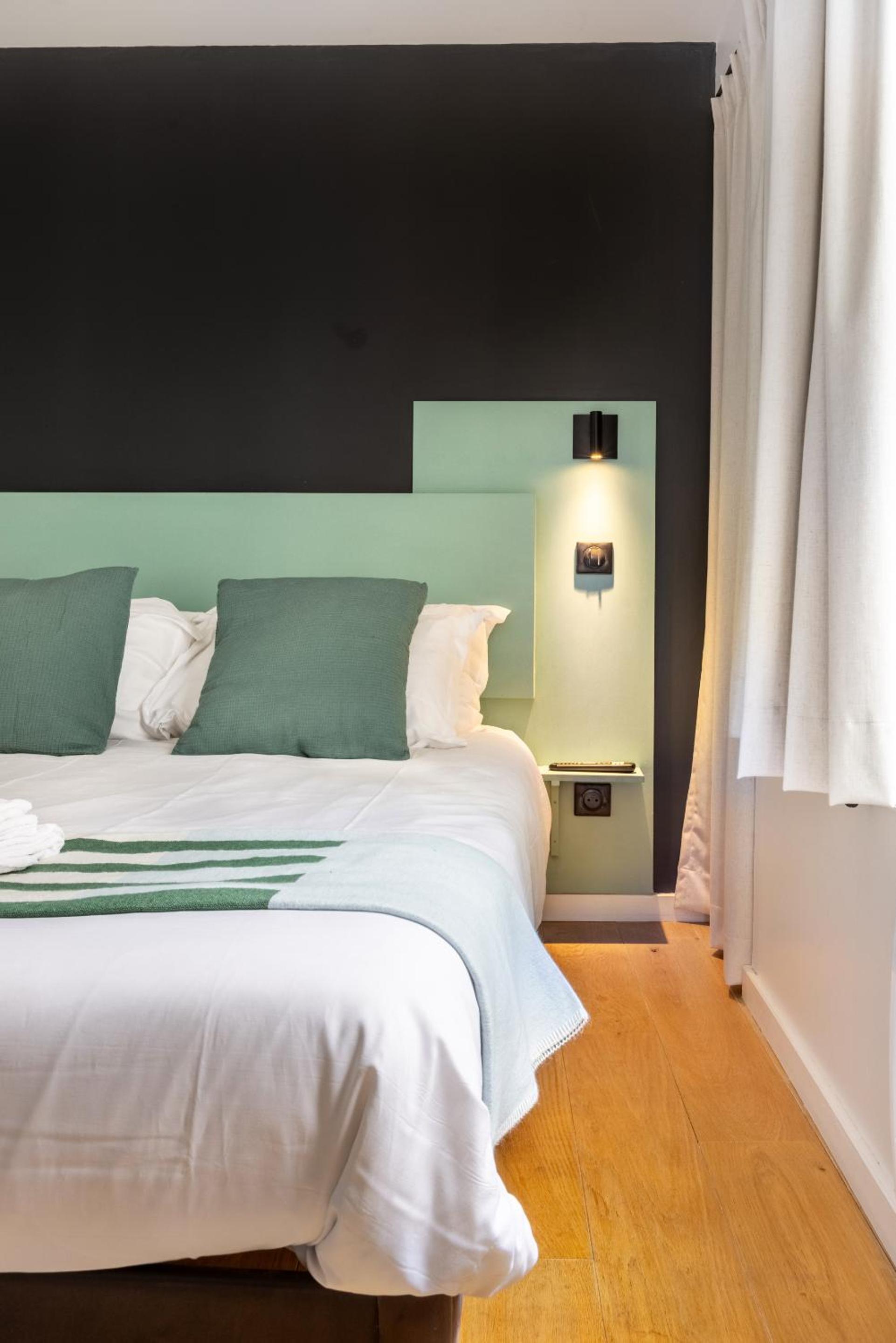 One-Bedroom Deluxe Apartment
