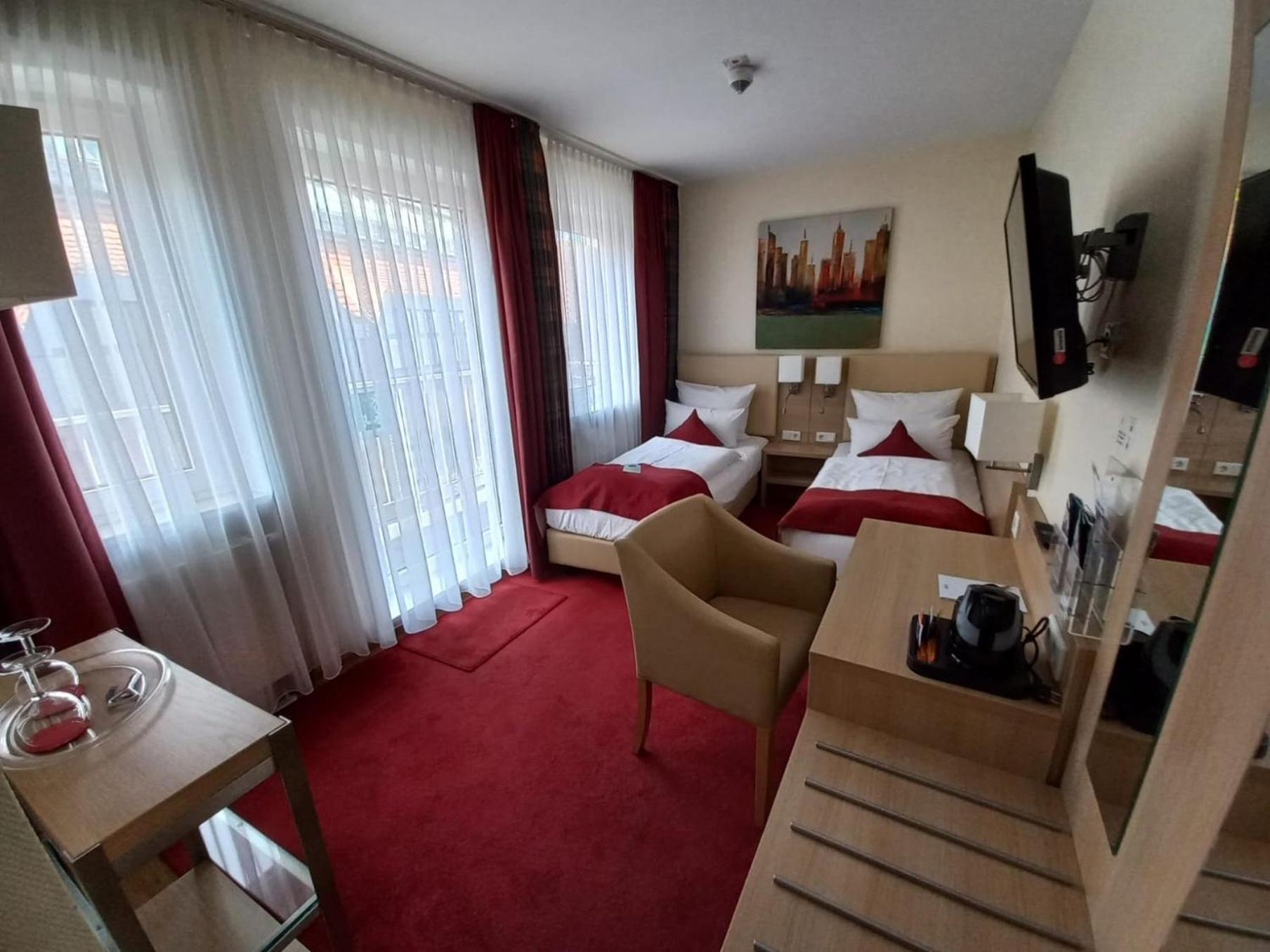 Premium Family Twin Room with Furnished Balcony and Sofa Bed - Photo 14