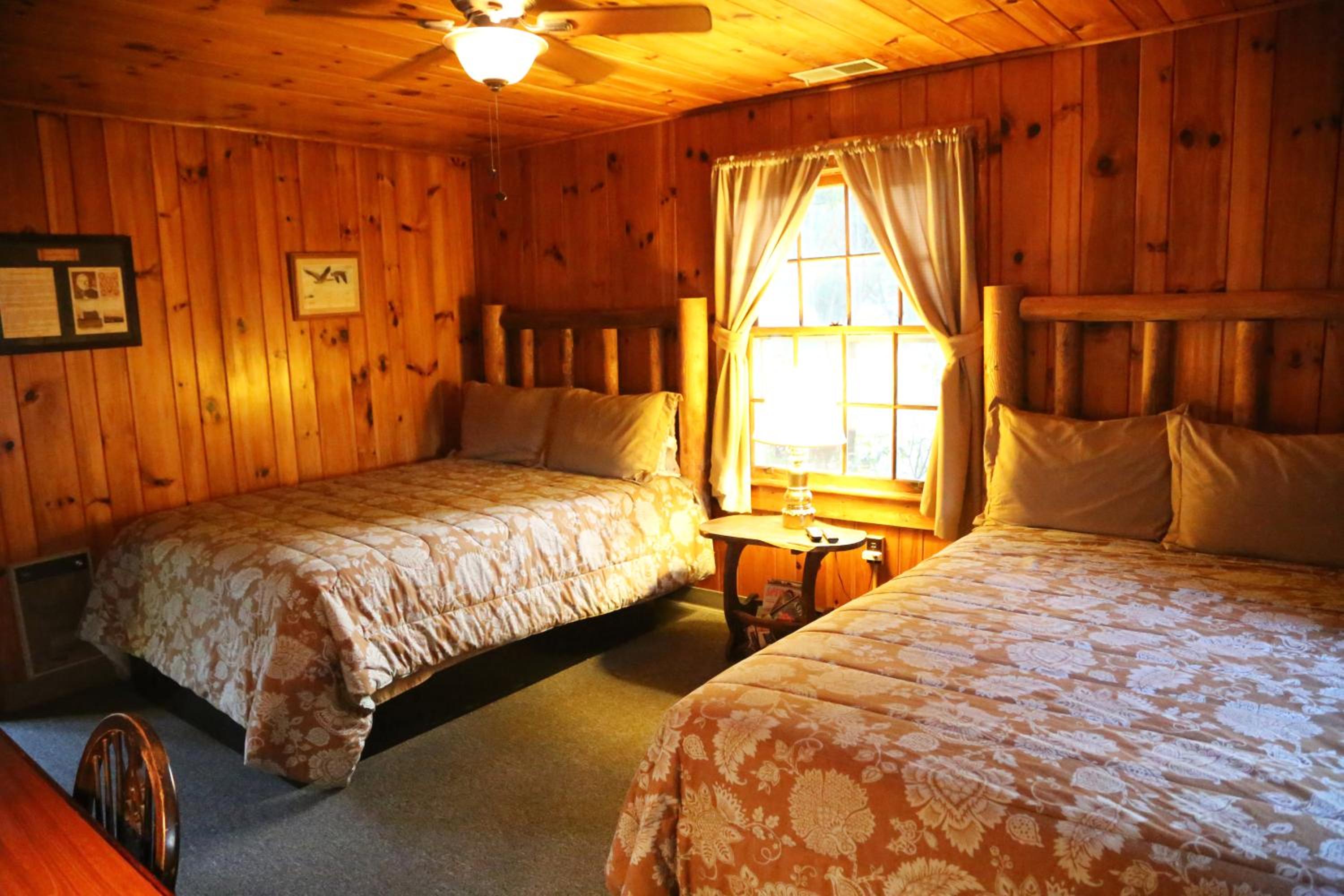 Queen Room with Two Queen Beds photo 3