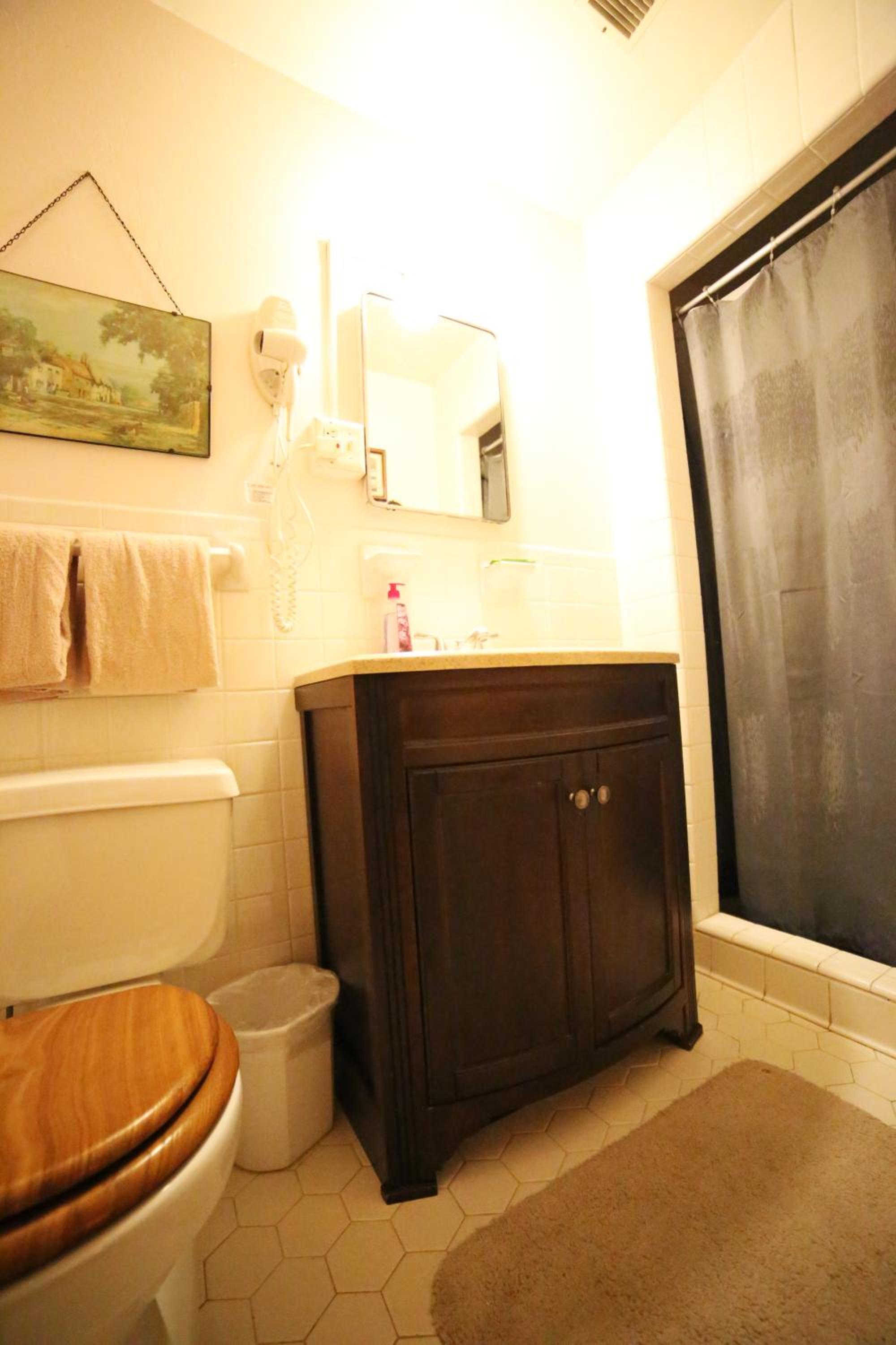 Queen Room with Two Queen Beds photo 2