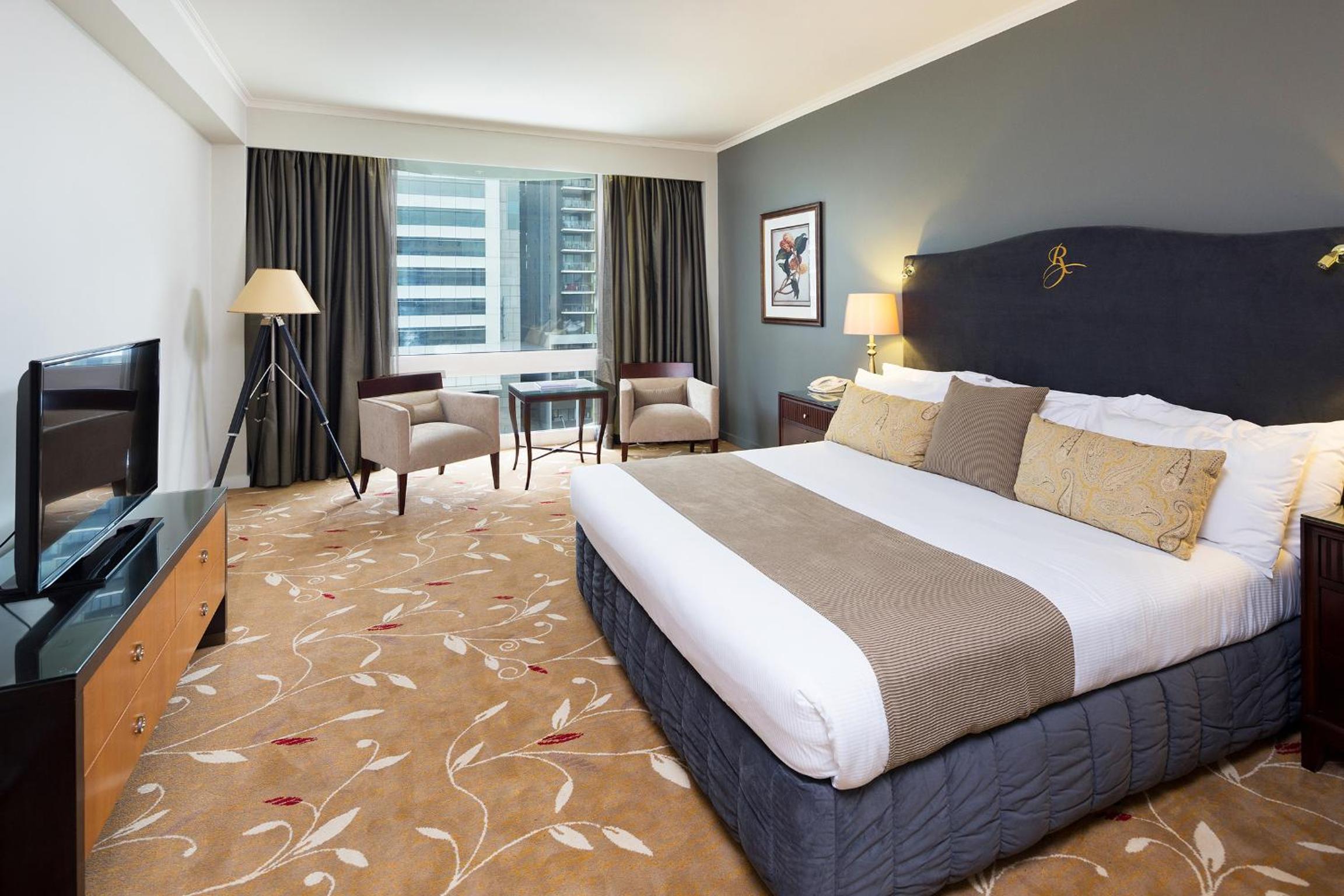 Deluxe Spa Suite - Bottle of sparkling wine and complimentary self parking - Photo 7