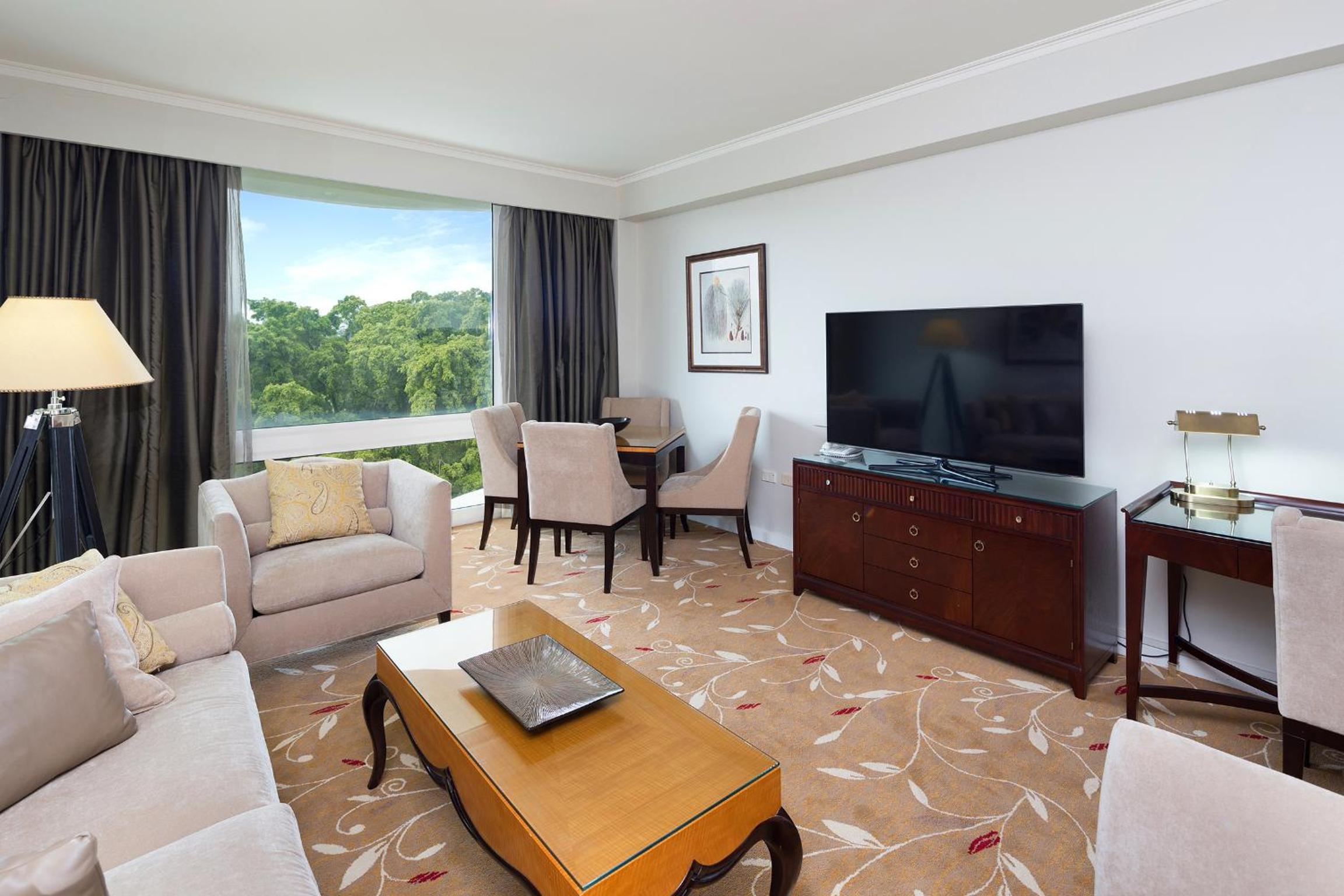 Deluxe Spa Suite - Bottle of sparkling wine and complimentary self parking - Photo 2