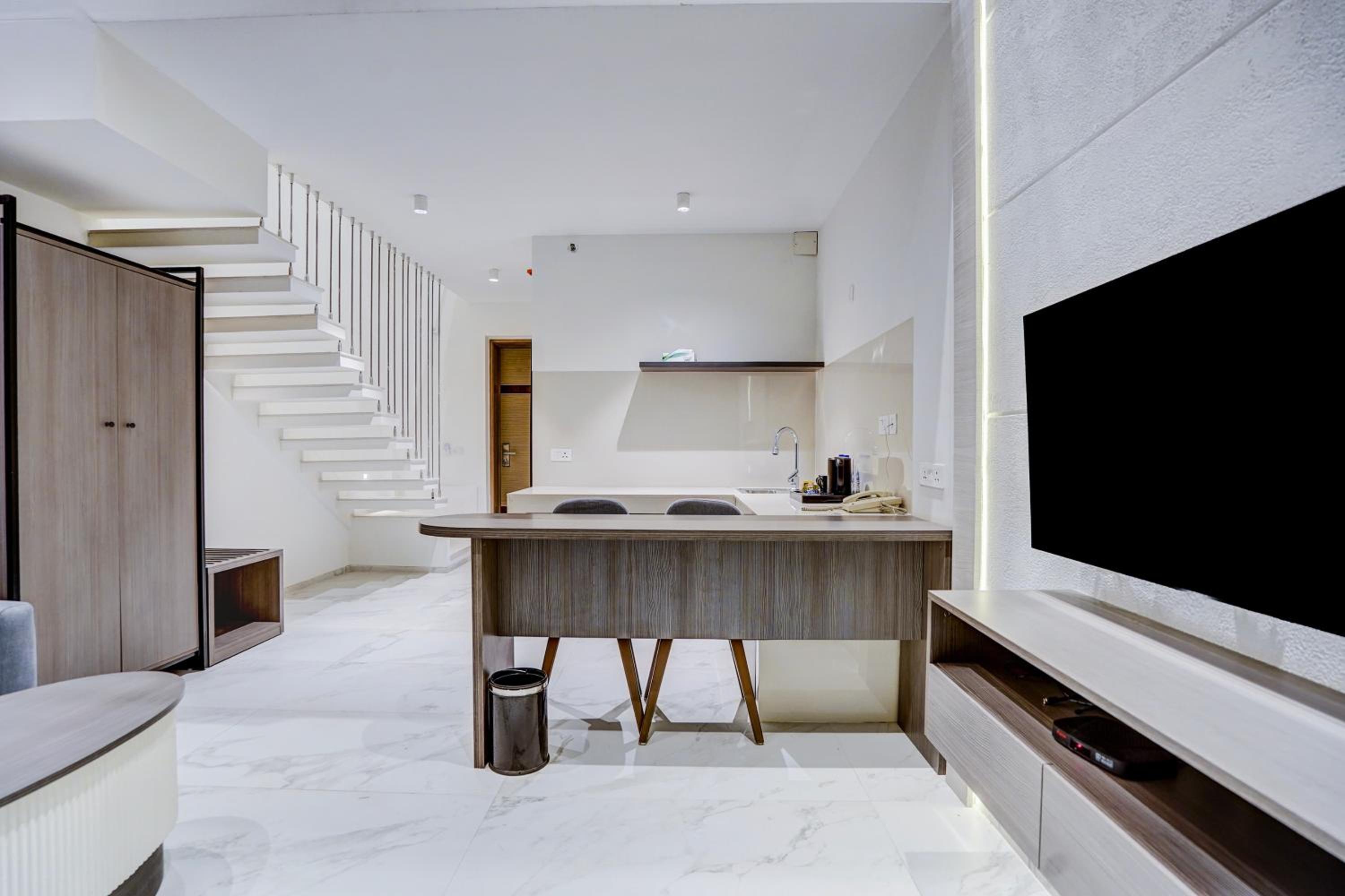 Duplex Premium Suite King Bed with Balcony