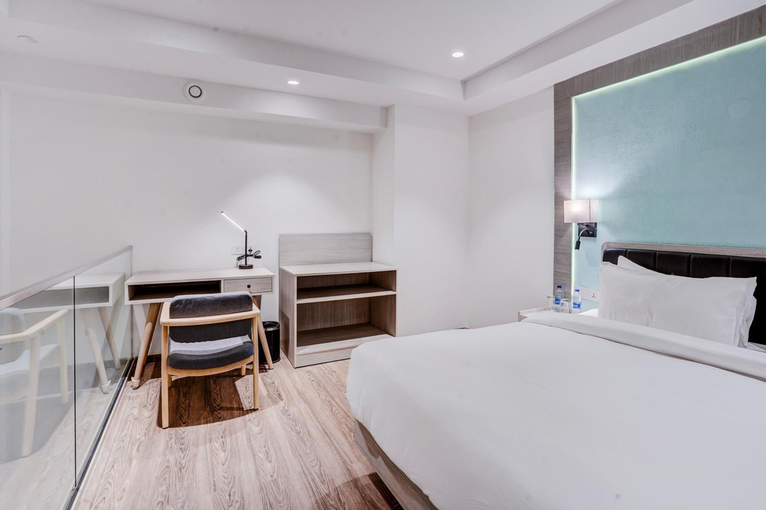 Duplex Executive Suite King Bed with Balcony photo 3
