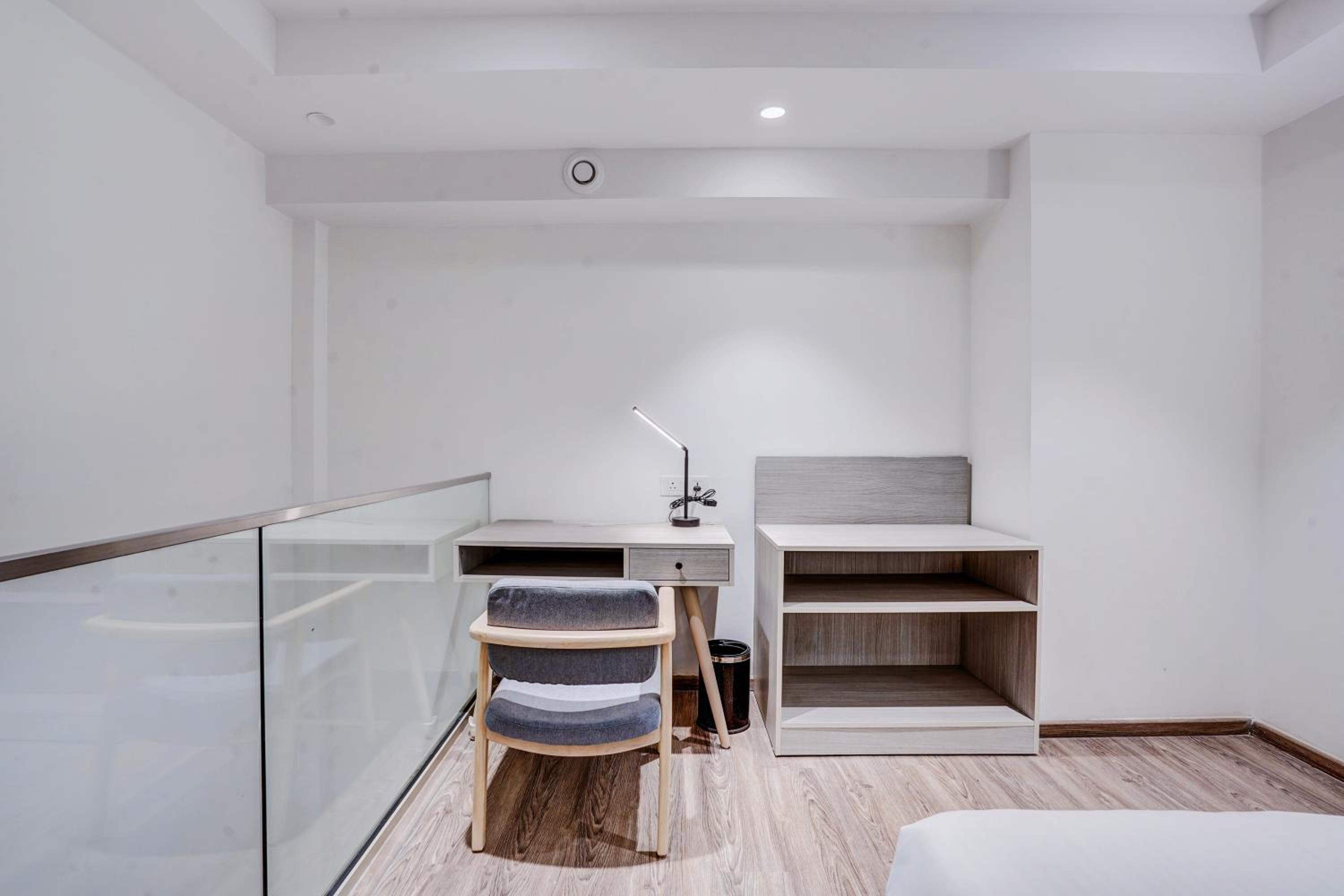 Duplex Premium Suite Twin Bed with Balcony photo 3