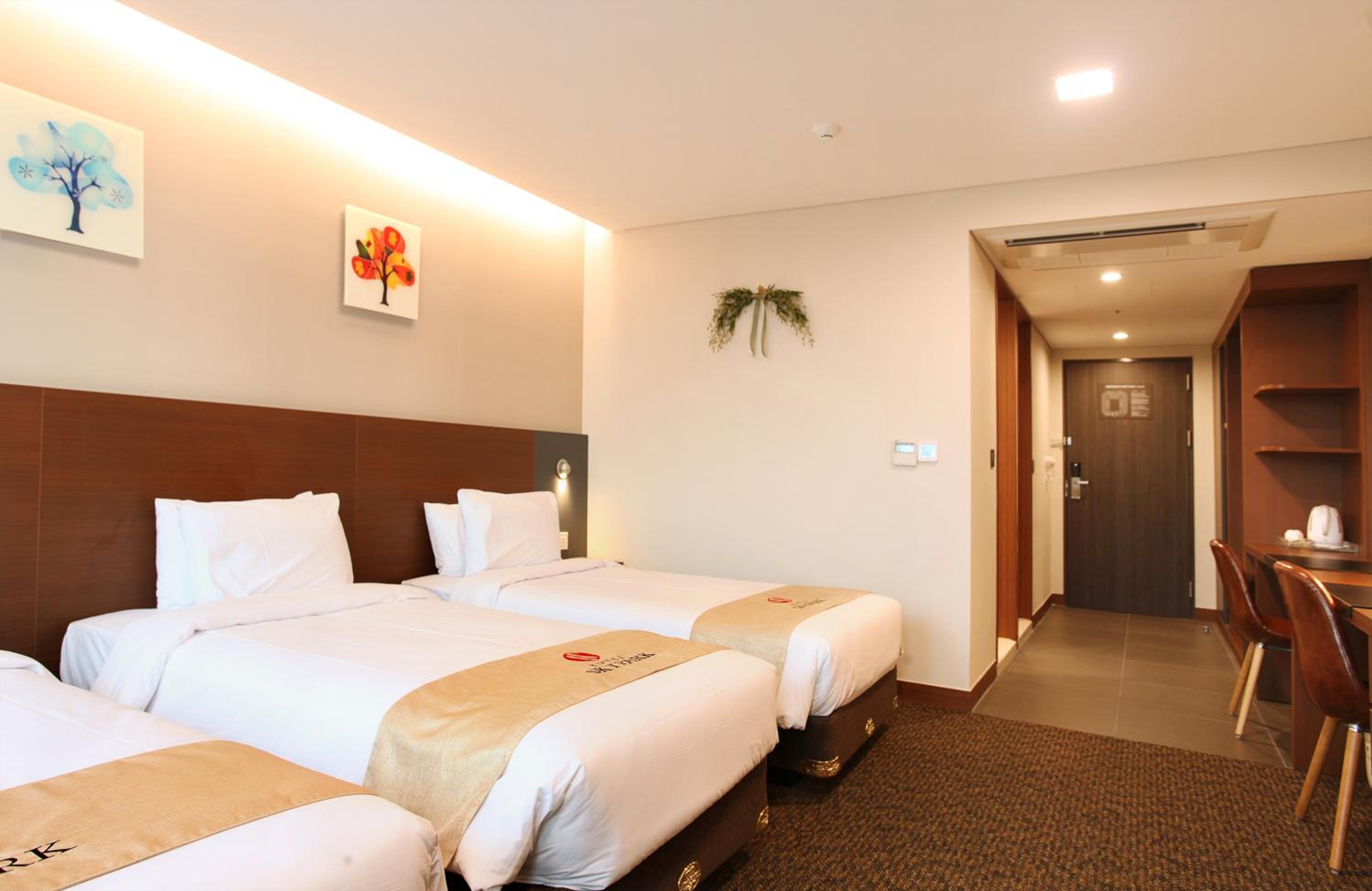 Triple Room with 1 hour Early check in (from 14:00) & 1 set of Soothing Pad