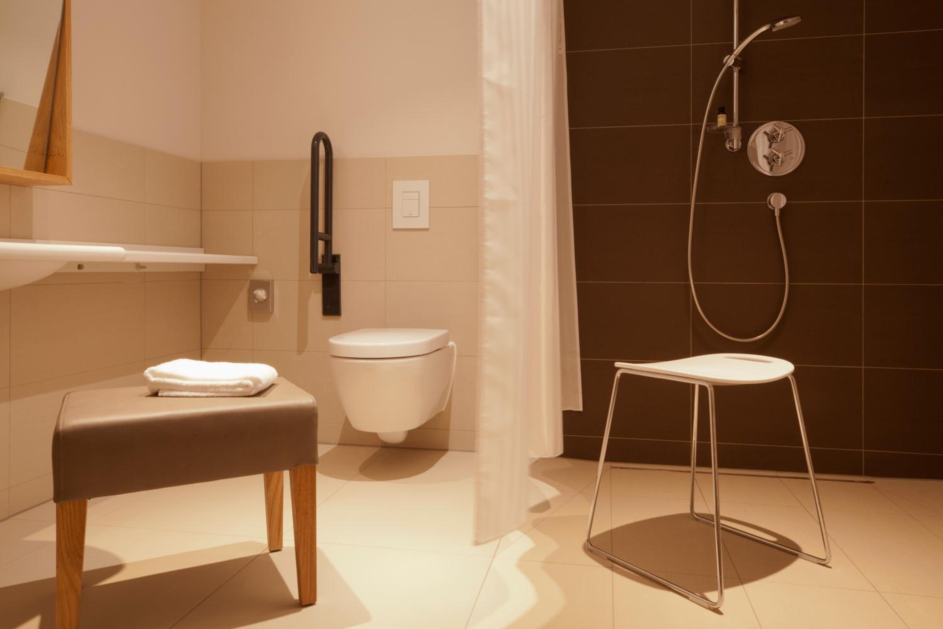 Deluxe Double Room - Disability Access photo 3