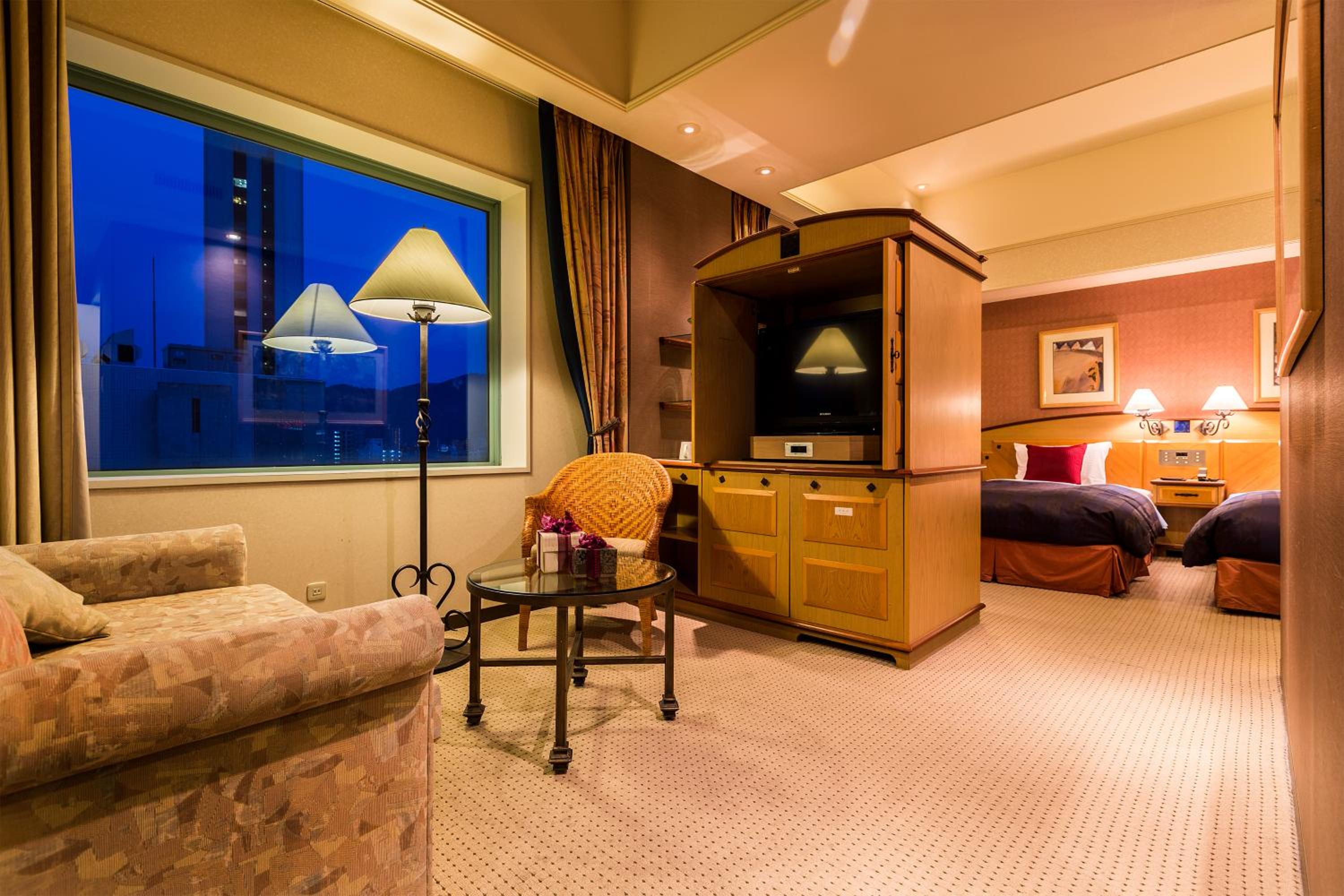 Junior Suite - Non-Smoking - Photo 1