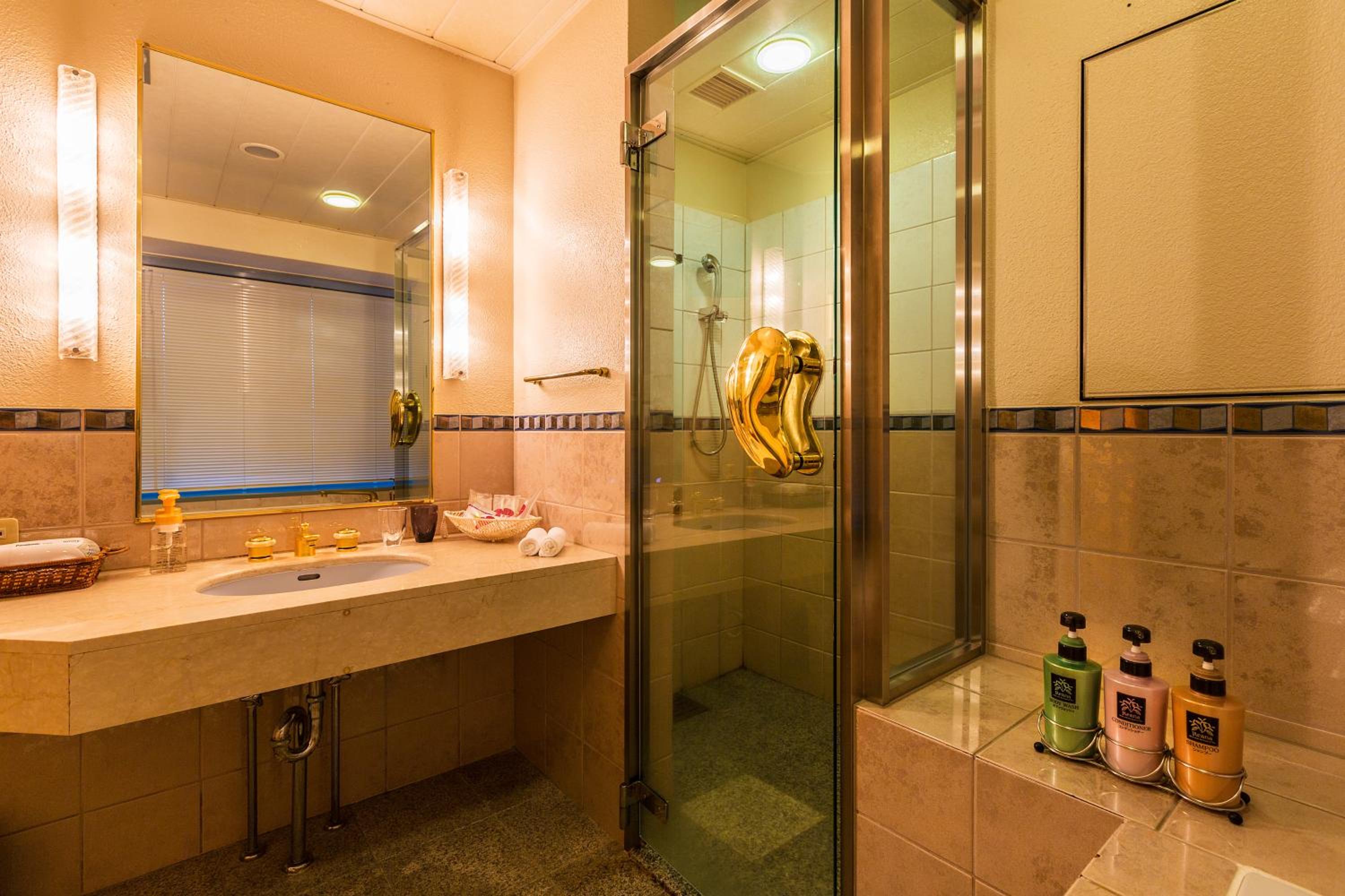 Deluxe Double Room - Smoking - Photo 4