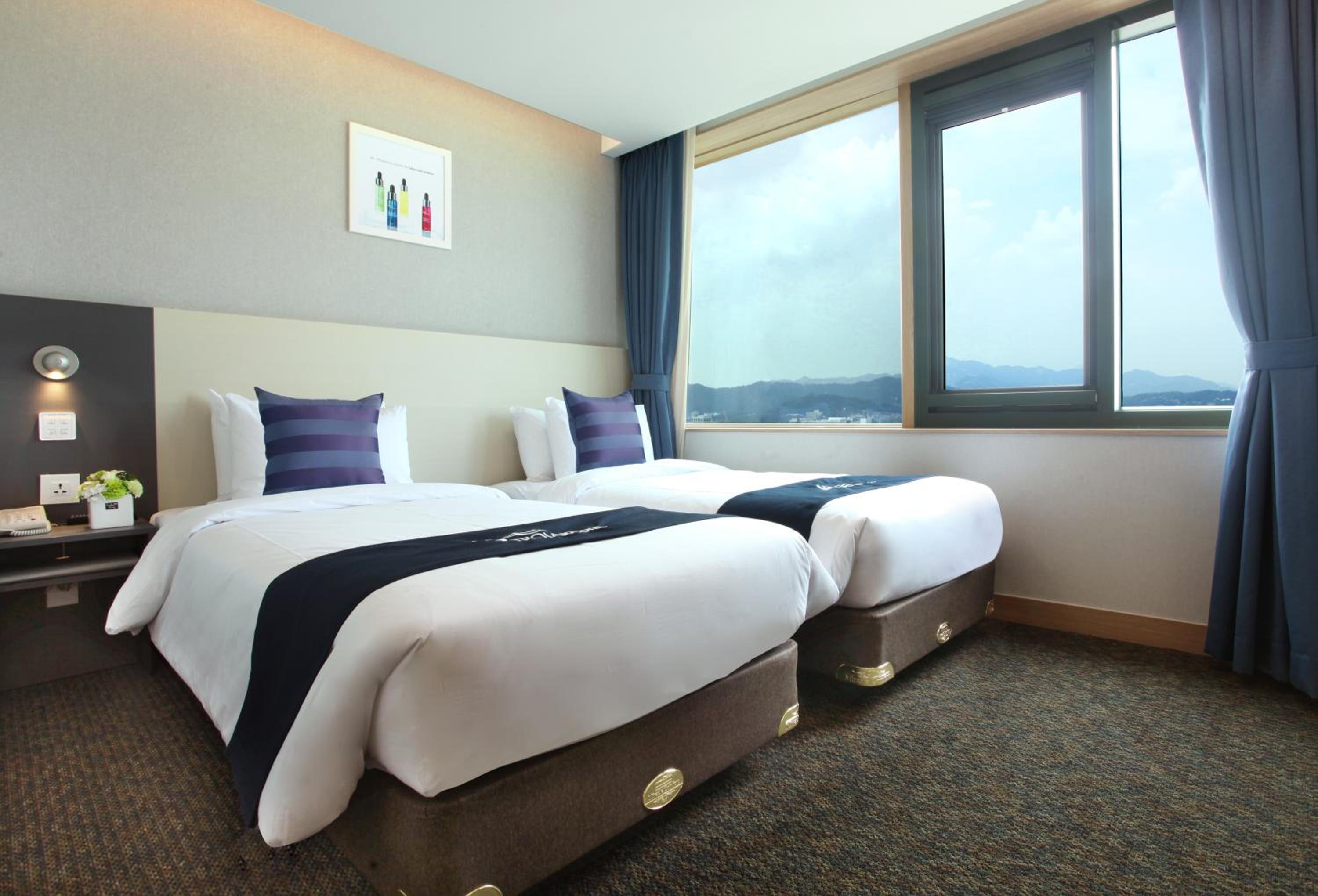 Run of House with Breakfast (per person/stay)