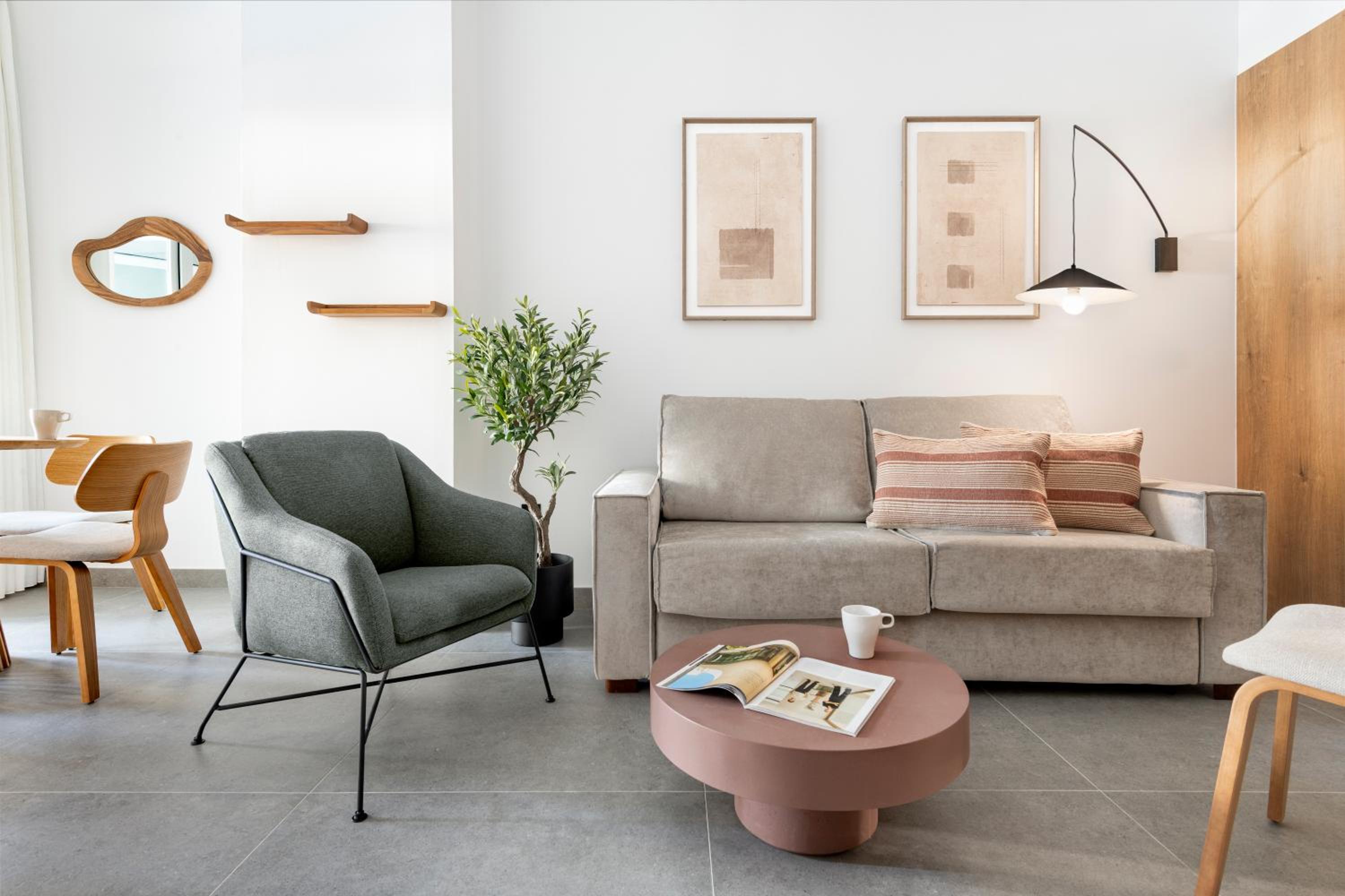 Superior One-Bedroom Apartment