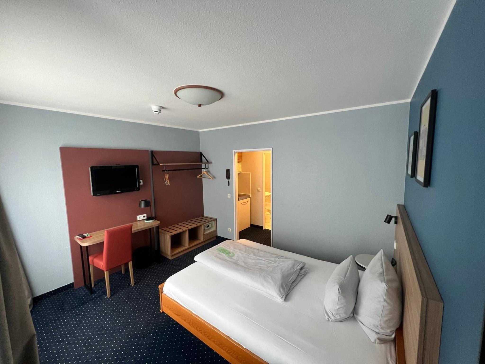 Standard Twin Room with Garden View