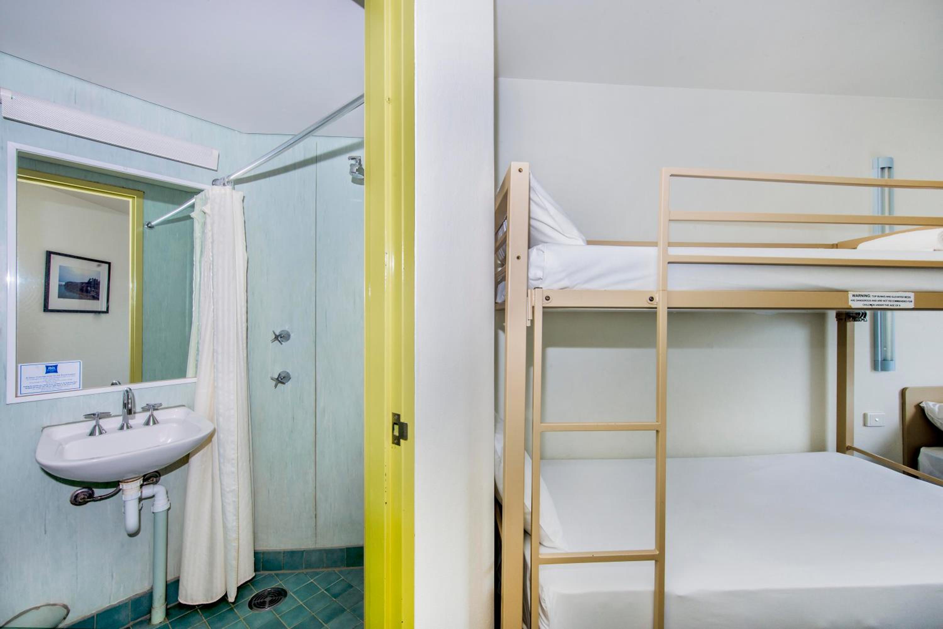 Standard Queen Room photo 3