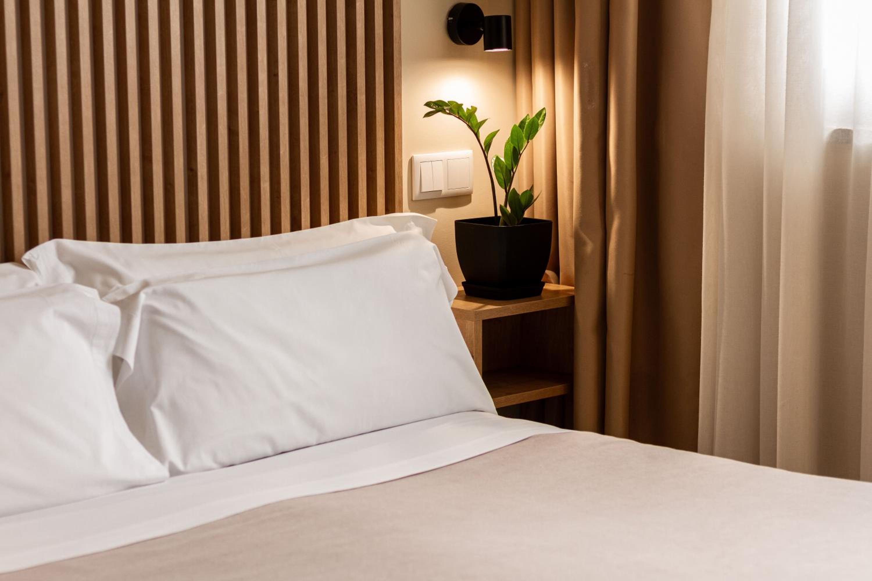 Economy Double Room thumbnail 6