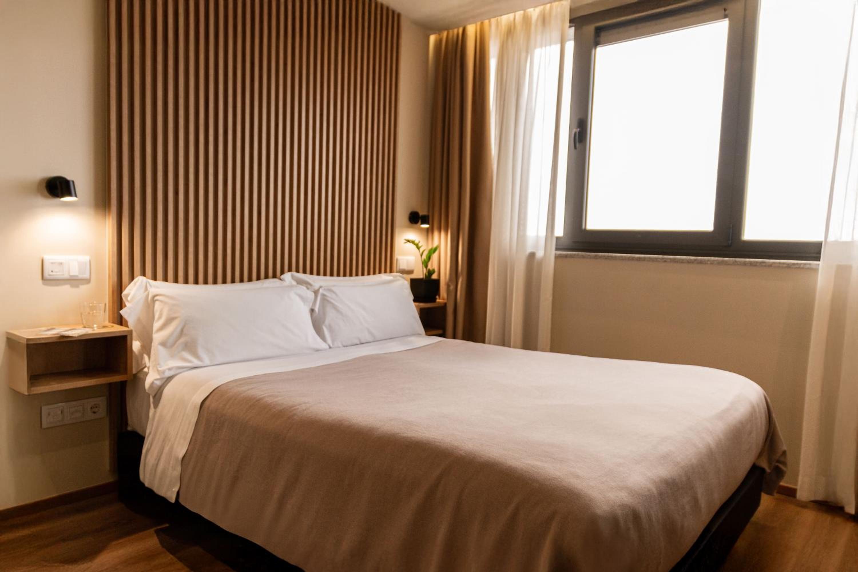 Economy Double Room thumbnail 5