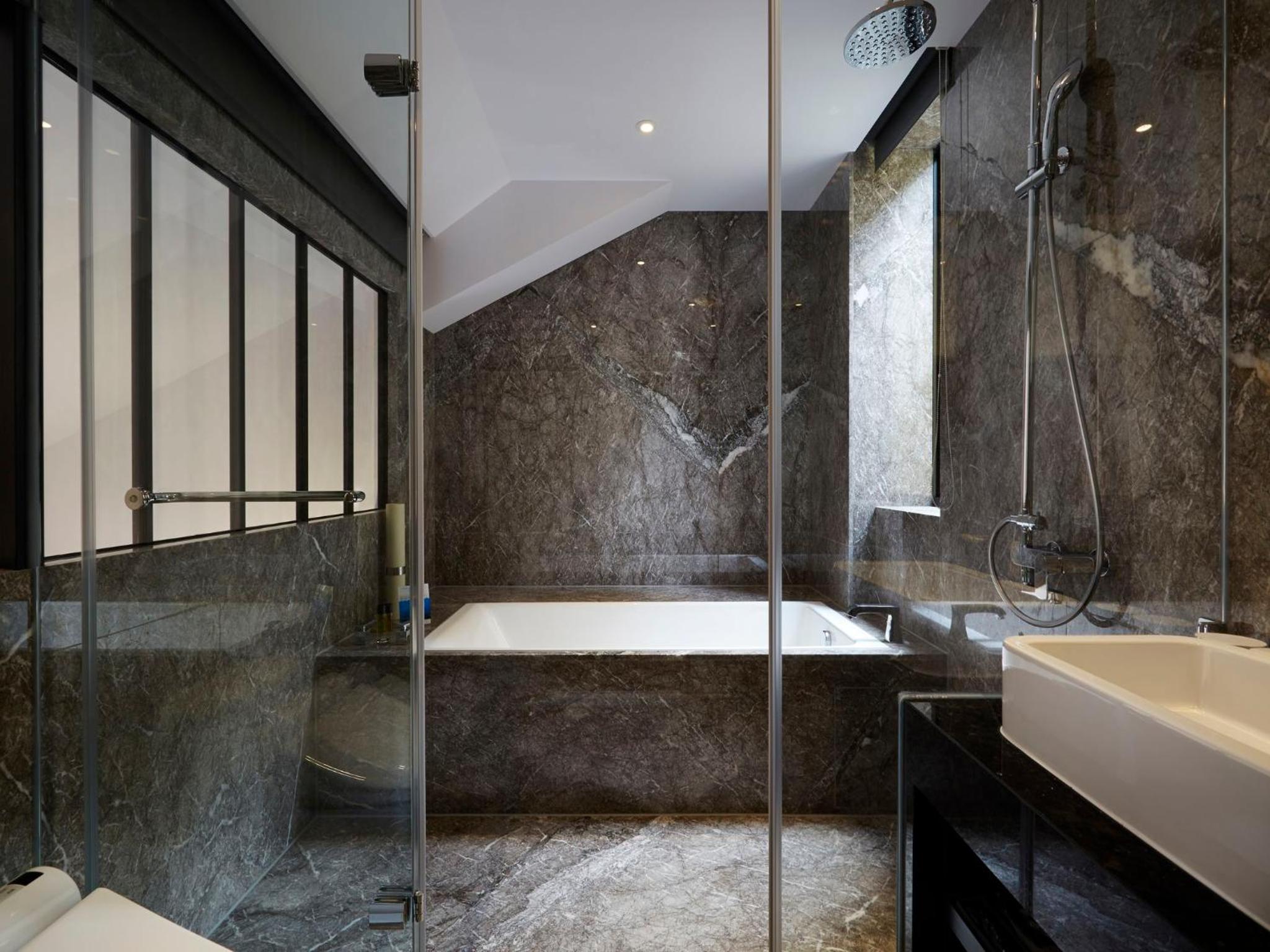 Deluxe Loft Suite with Balcony photo 3