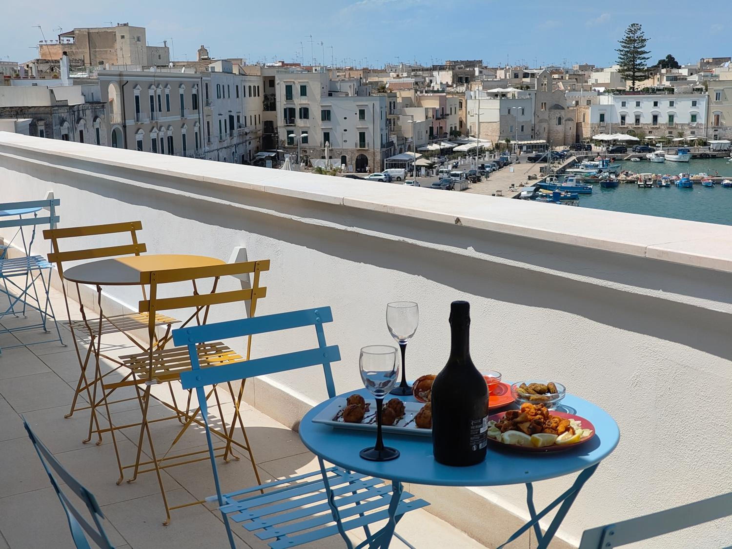 One-Bedroom Apartment with Sea View photo 1