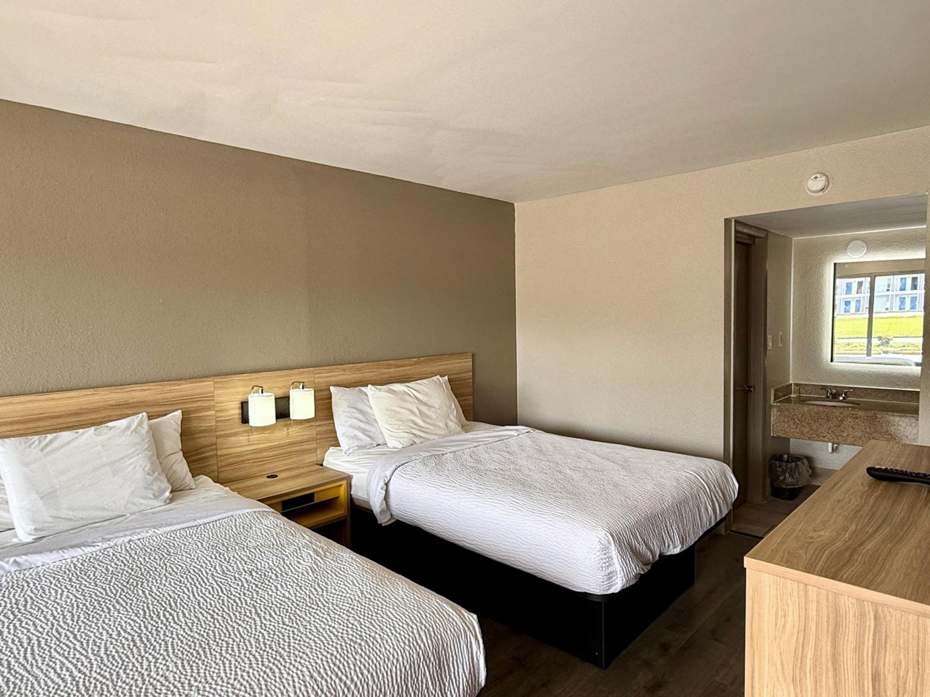 Double Room with Two Double Beds - Smoking - Photo 11