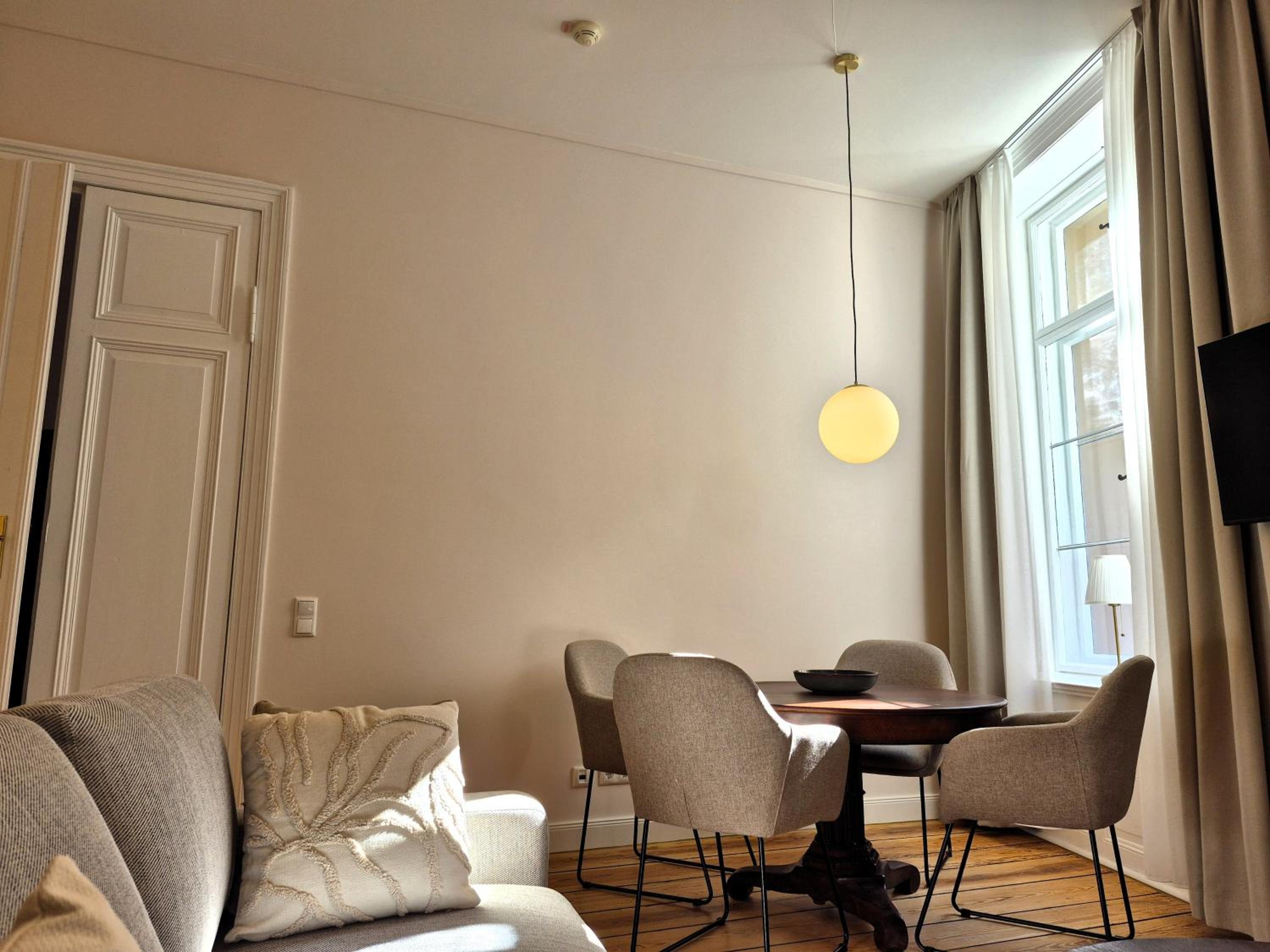 One-Bedroom Deluxe Apartment