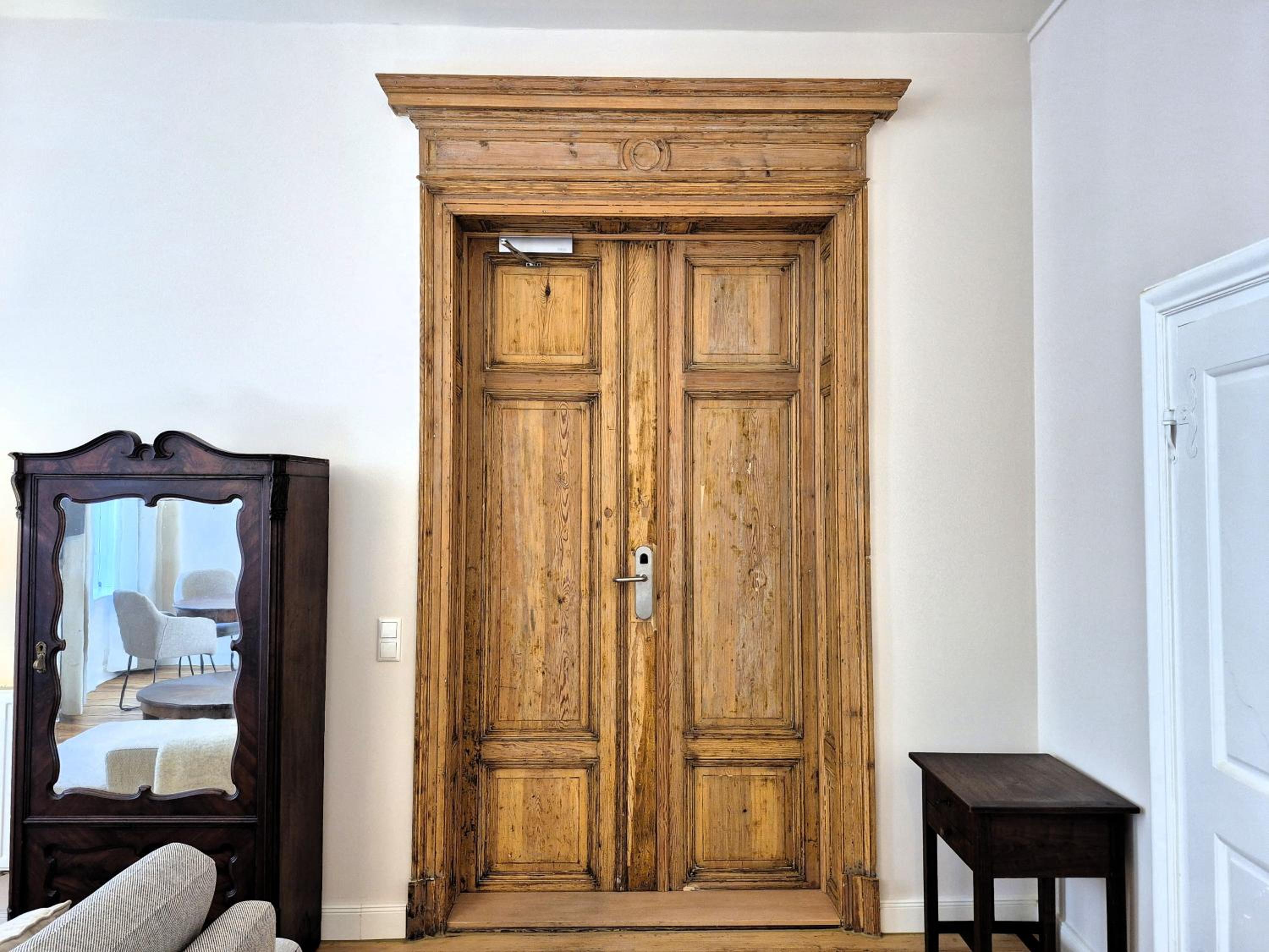 One-Bedroom Deluxe Apartment thumbnail 5