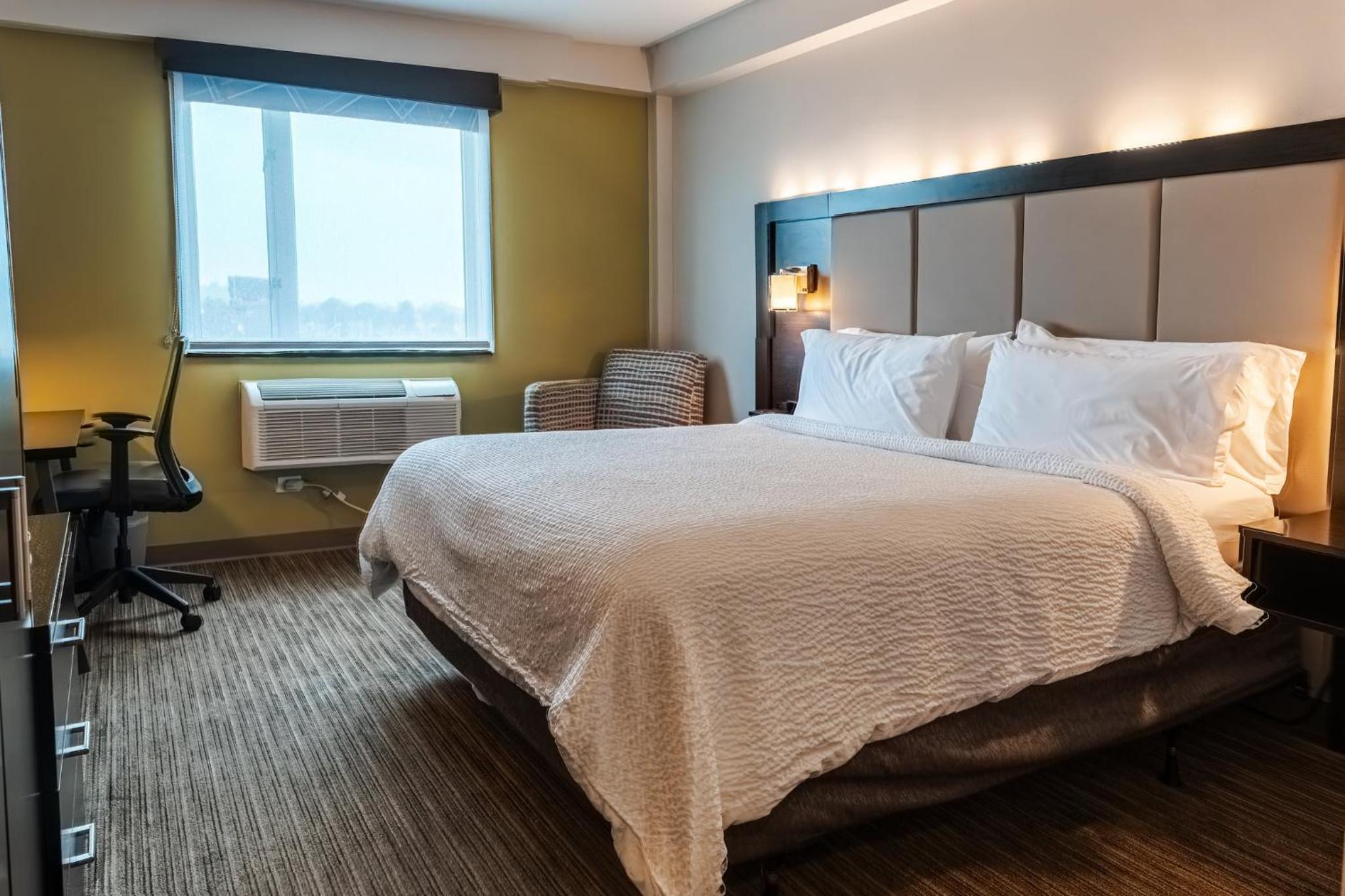 Standard King Room - Photo 5