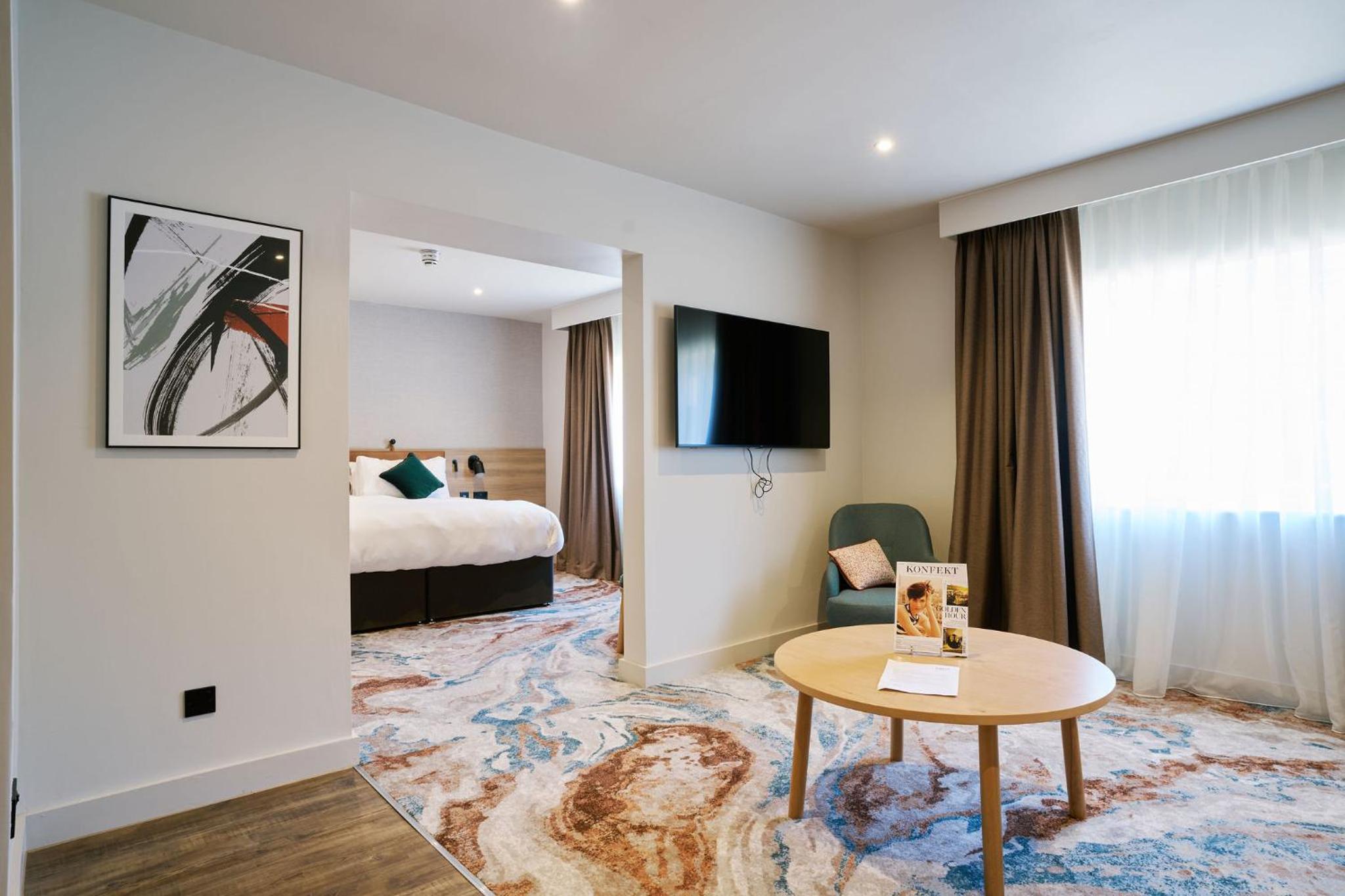 One-Bedroom Suite - Photo 1