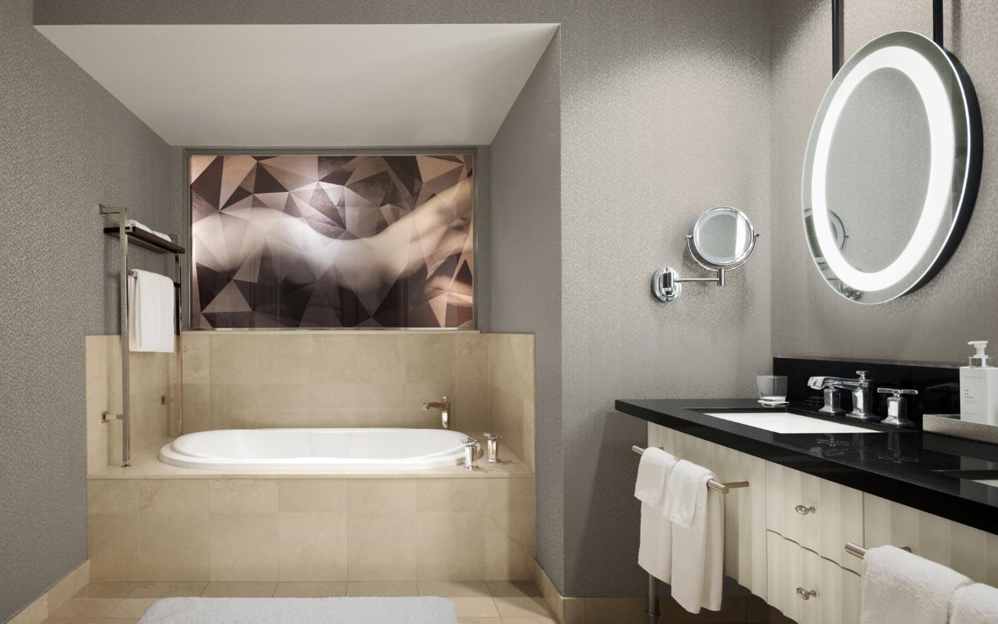 Two Bedroom City Suite - Photo 5