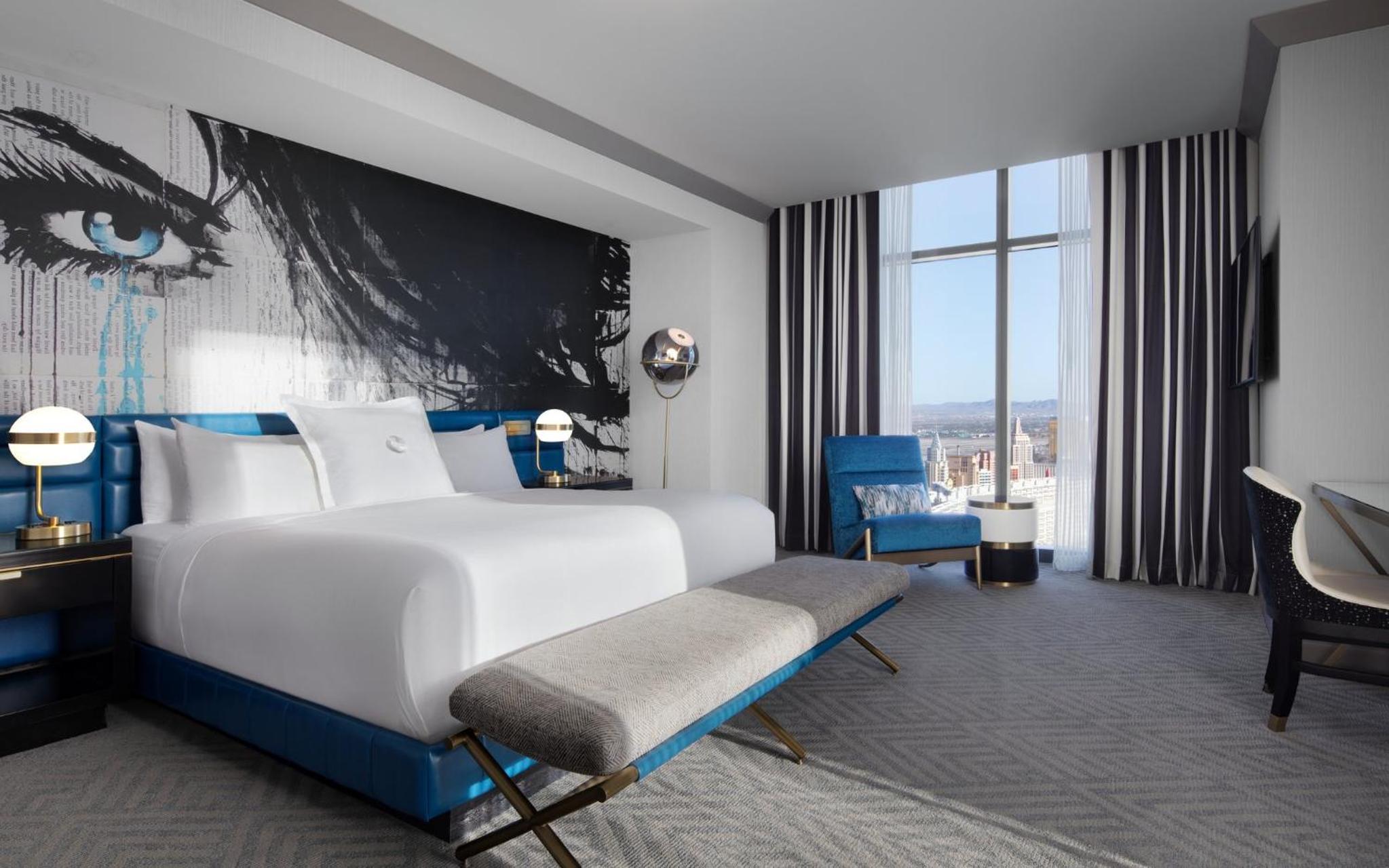 Two Bedroom City Suite - Photo 3