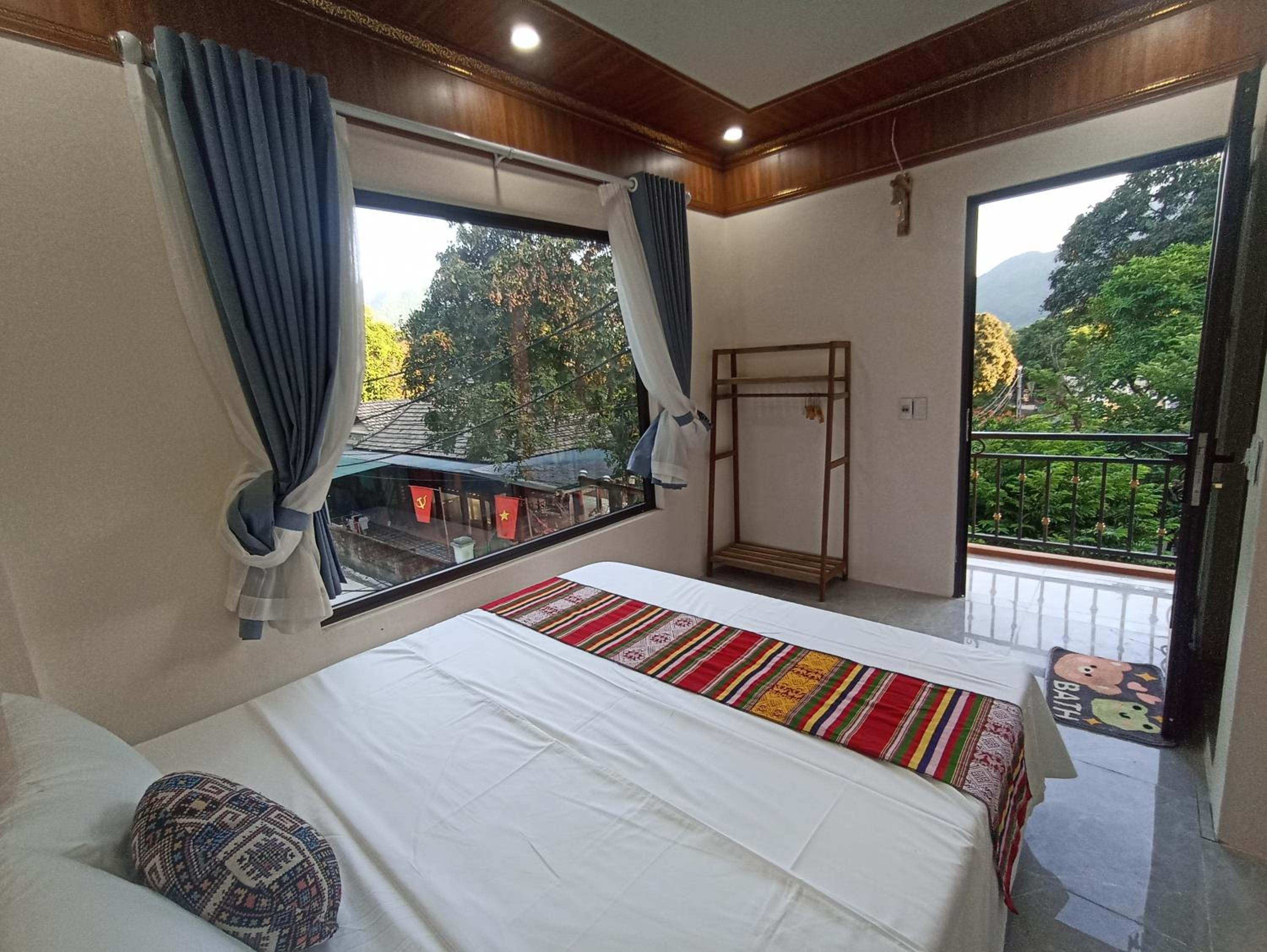 Family Room with Garden View - Photo 8